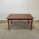 Scandinavian table with extensions