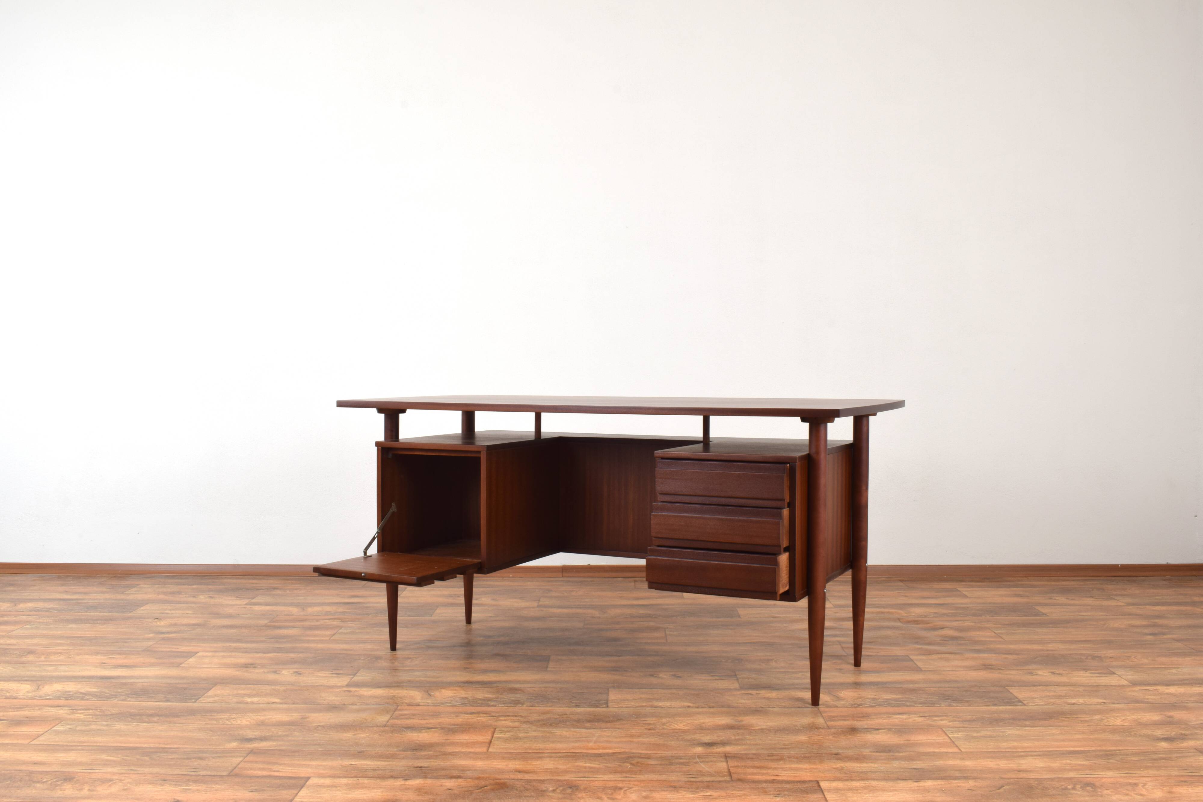 Mid-Century Polish Double-Sided Desk from Poznańskie Fabryki Mebli, 1960s.