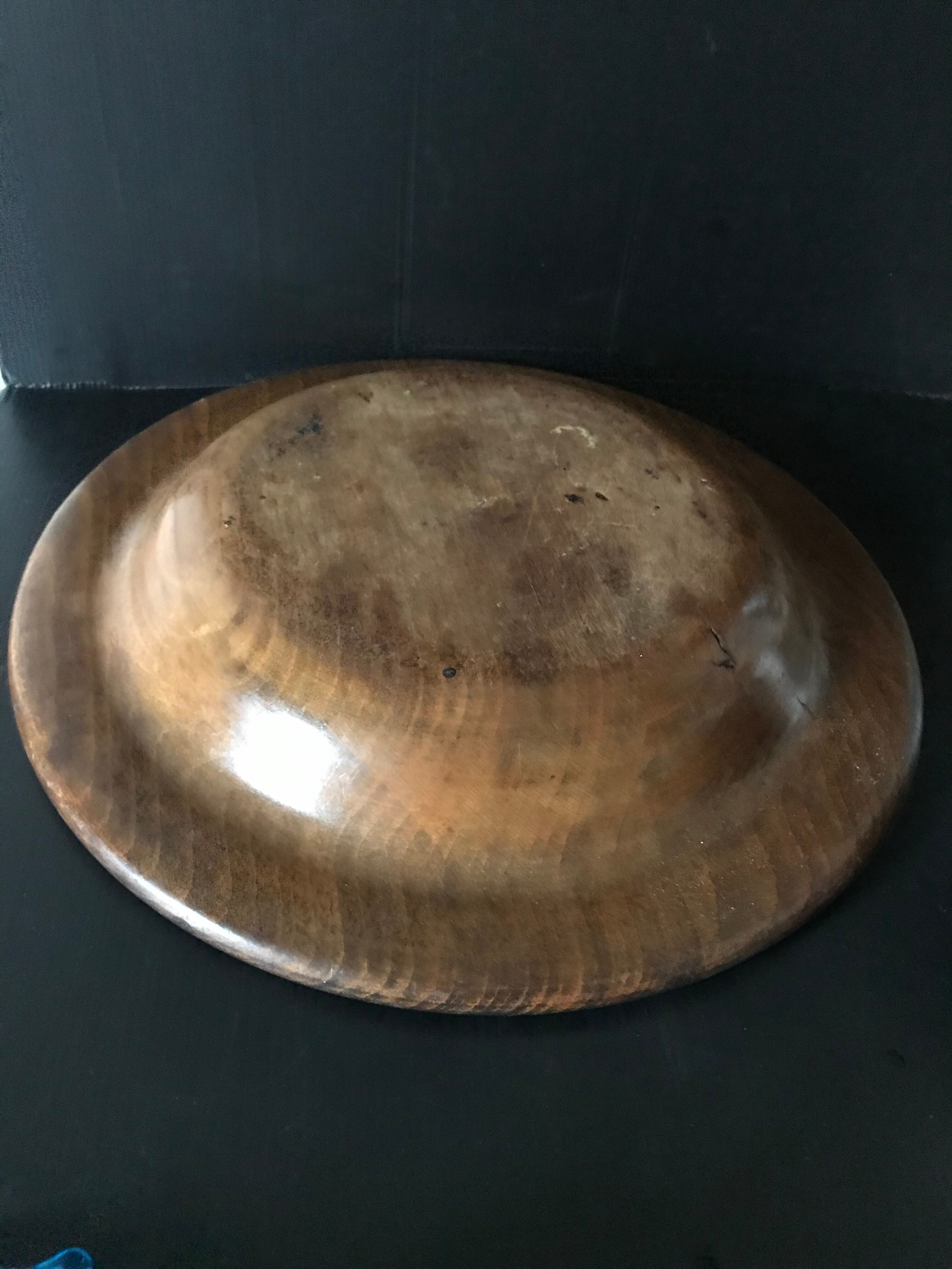 Plat creux en bois sculpte