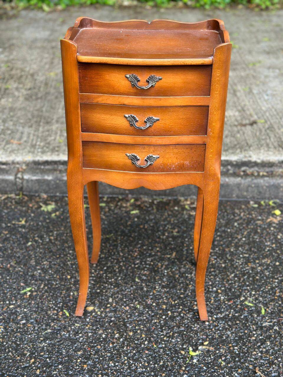 2 Louis XV bedside tables made of curved solid wood with drawers from the 1930s.