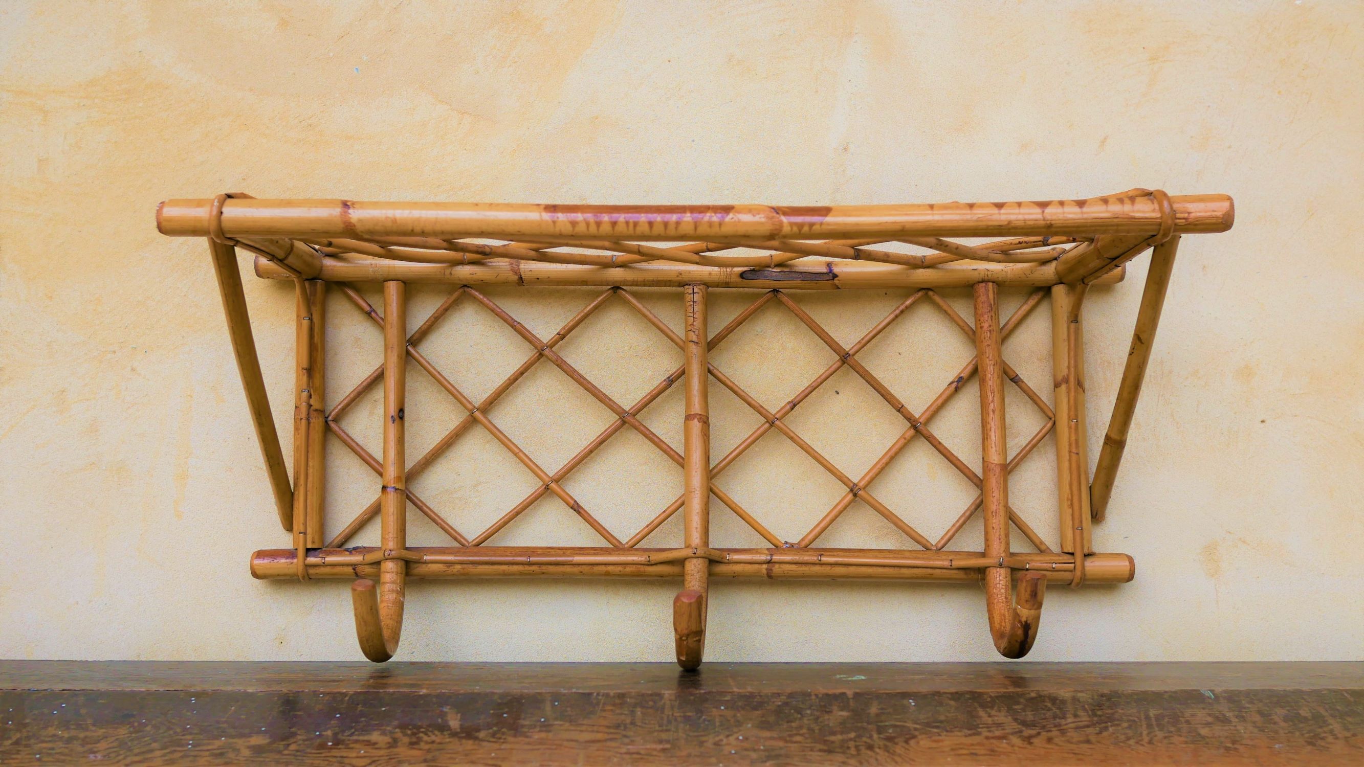 Porte-manteau mural vintage en rotin