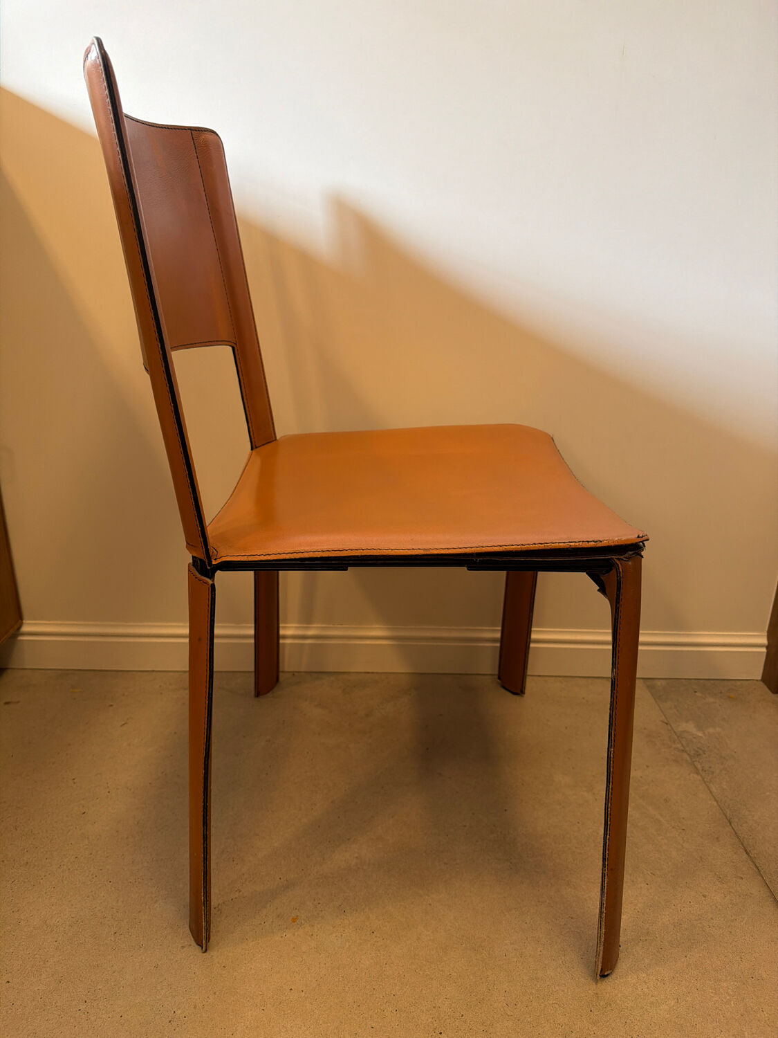 4 chaises en cuir CIDUE, vers 1980