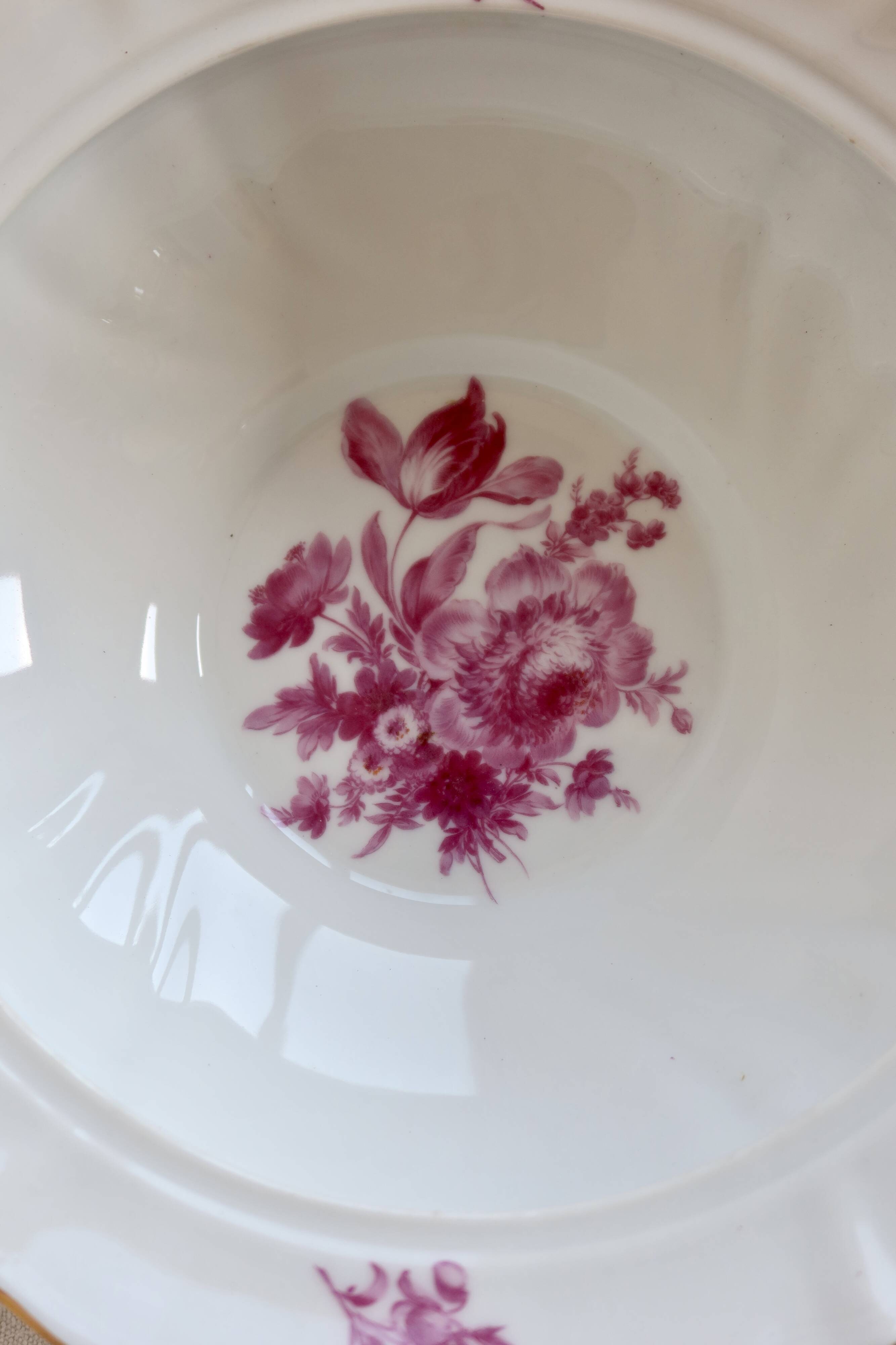 Vintage salad bowl in Limoges porcelain by Ahrenfeld – Pink floral decoration