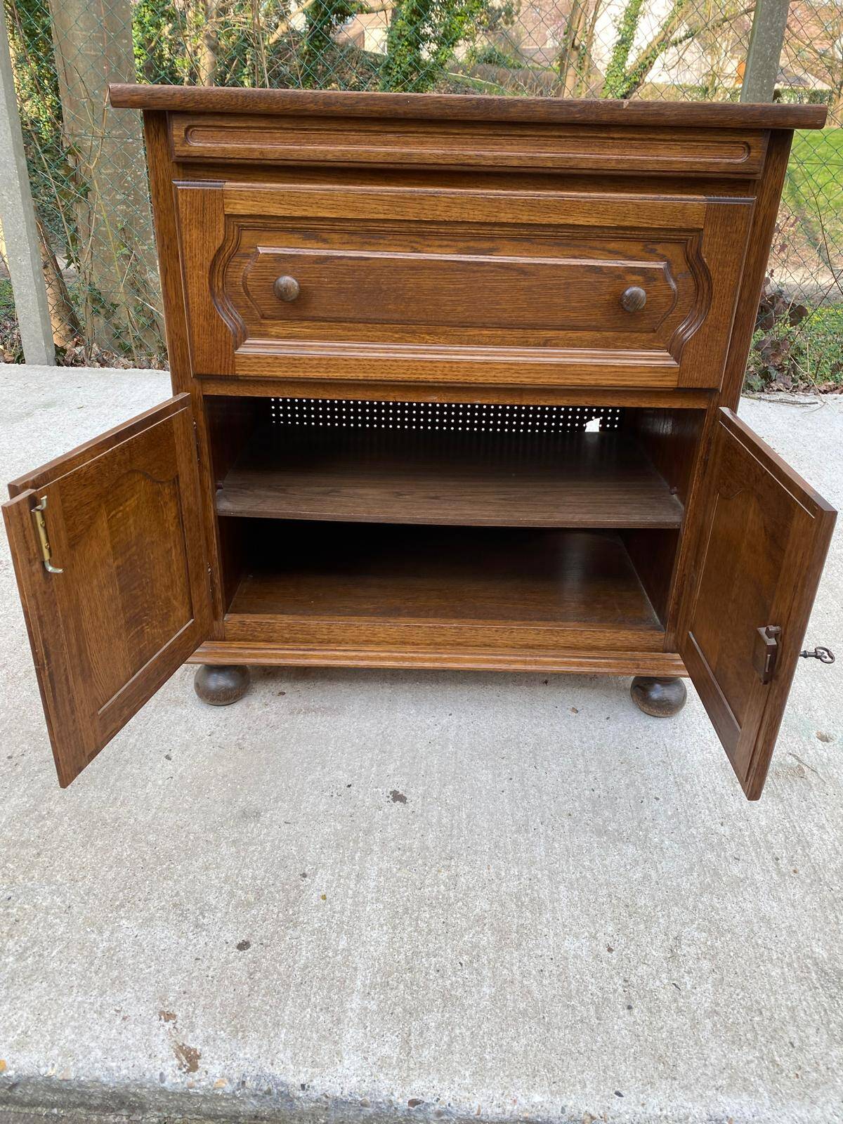 English sideboard with 2 doors, solid wood, medium satin oak