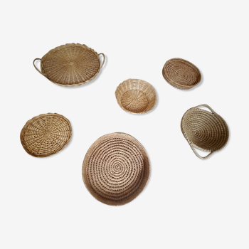 Suite of 6 wicker baskets and trays