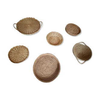 Suite of 6 wicker baskets and trays