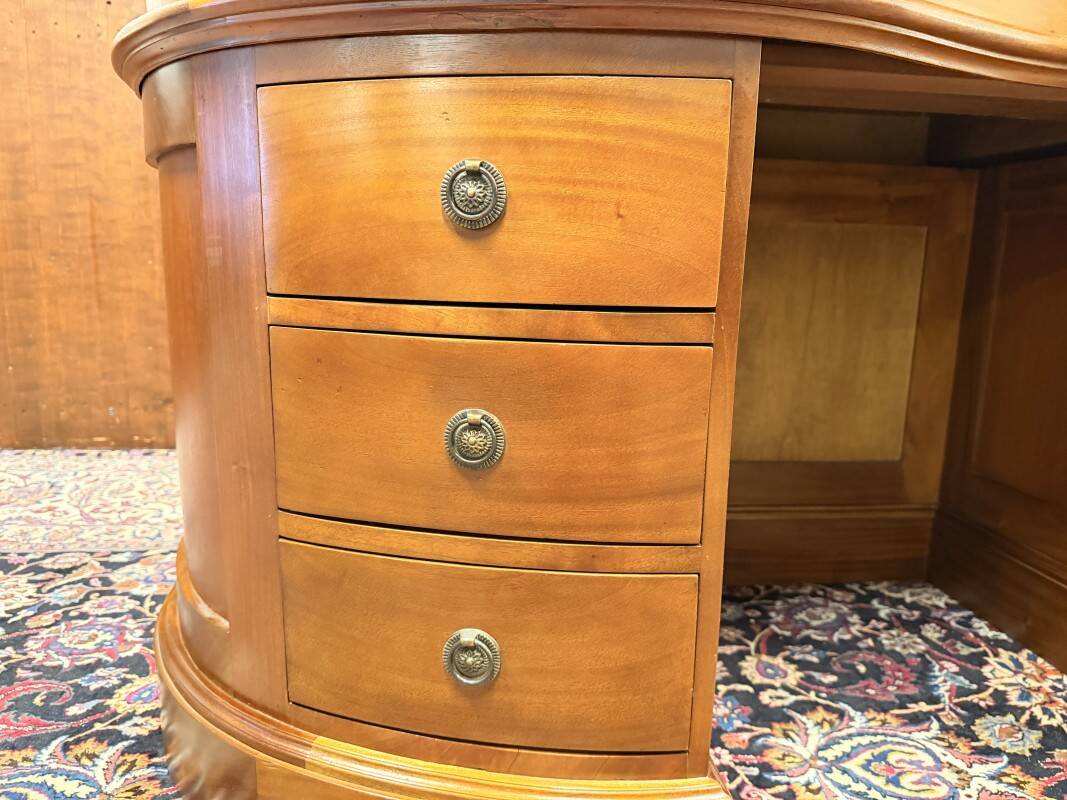 English Classic Kidney Shaped Chesterfield Desk