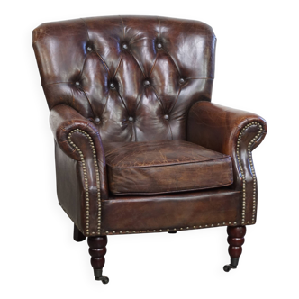 Fauteuil Chesterfield classique en cuir de vachette grainé couleur cognac