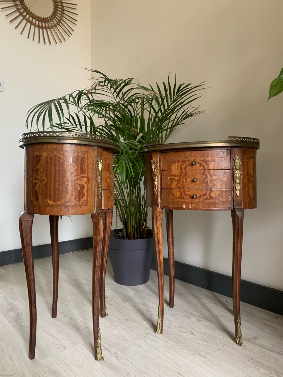 Pair of bedside tables in the shape of a stab, Louis XVI style