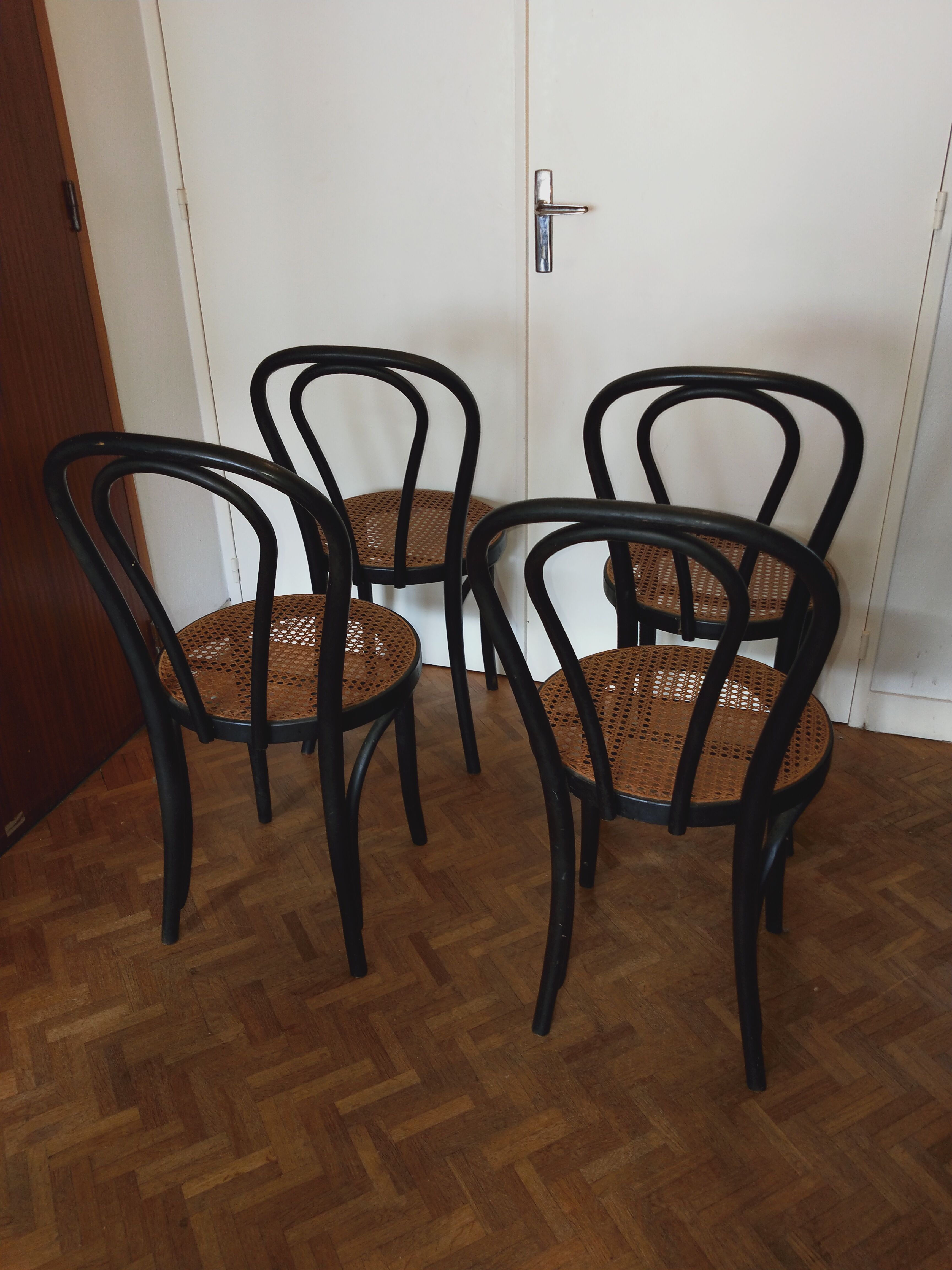 Lot of Thonet FMG chairs No.18