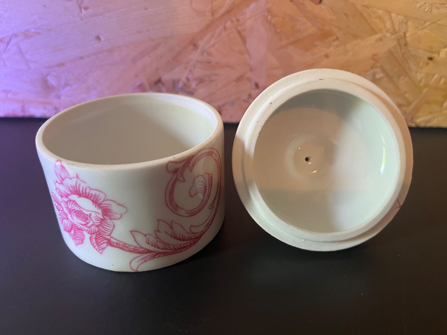 Set of porcelain pots of paris