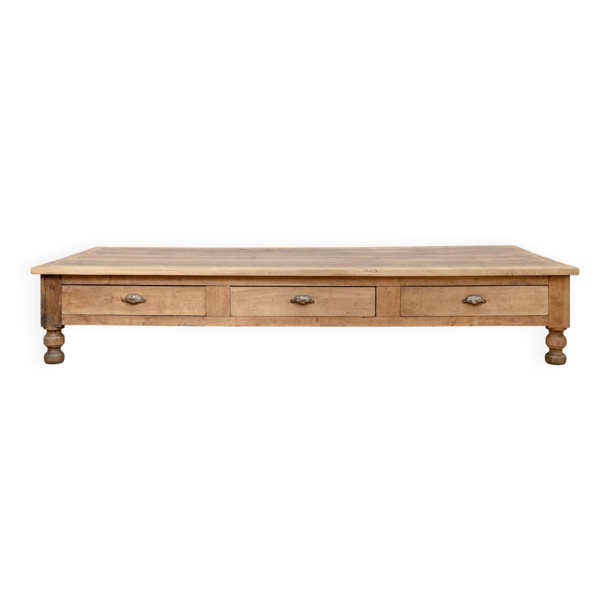 Exceptional oak coffee table, antique draper's table from the 19th century.