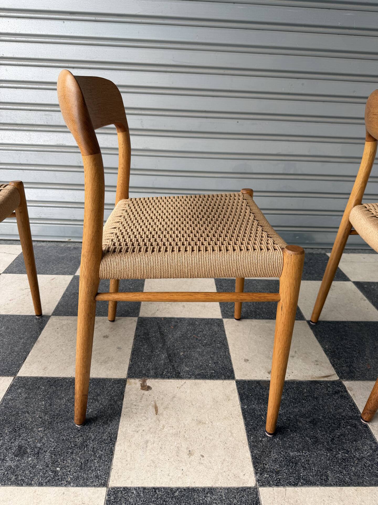 Set of 4 Møller 75 chairs in oak
