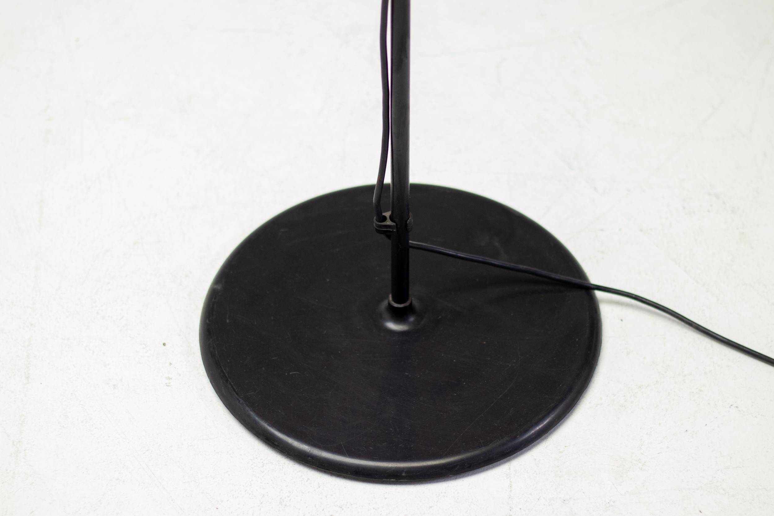 Aton floor lamp by Ernesto Gismondi for Artemide - An icon of Italian design from the 1980s.