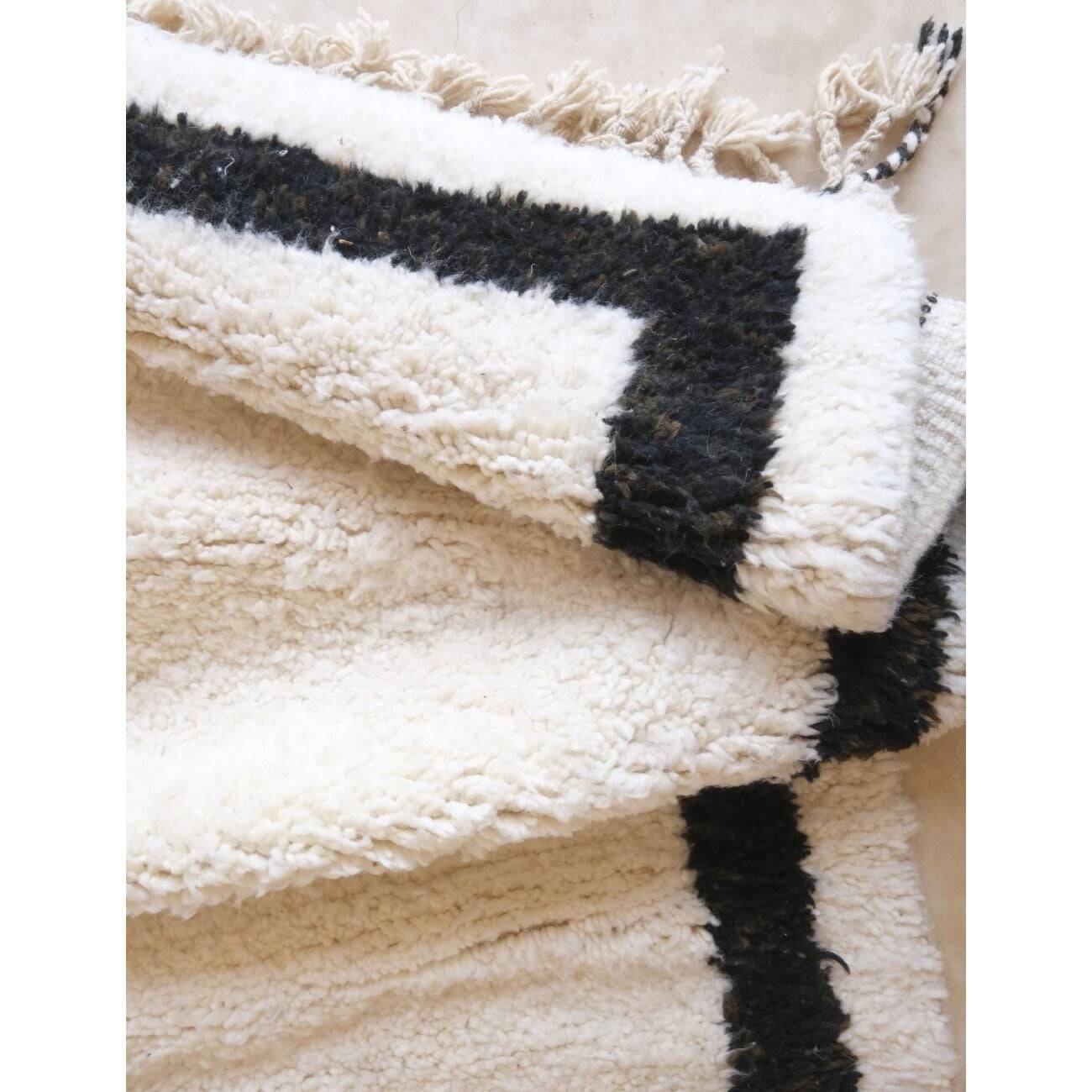 Berber wool rug size 150 x 250 cm