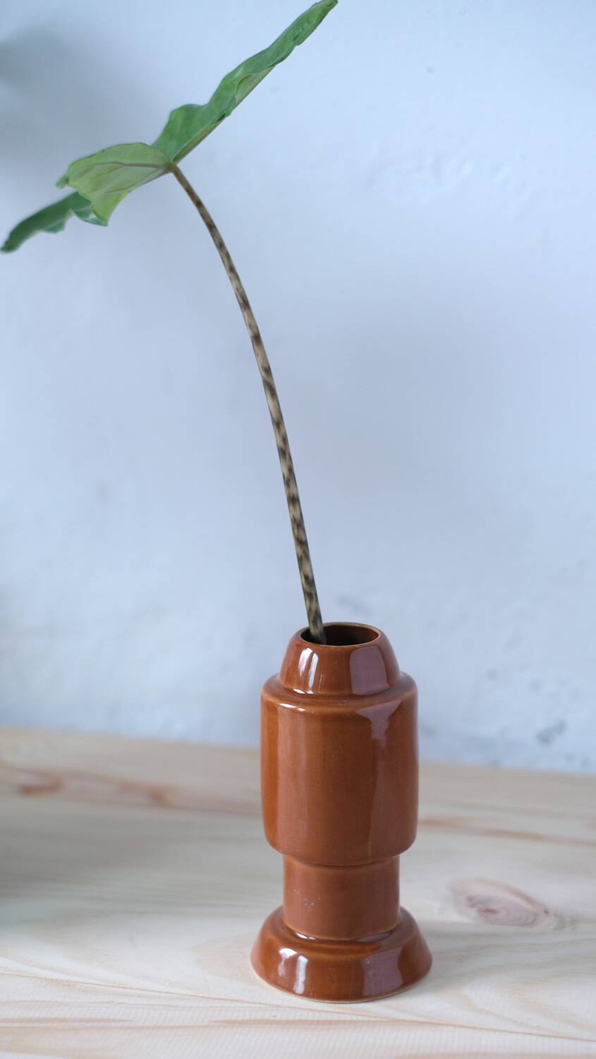 Vase en grès marron