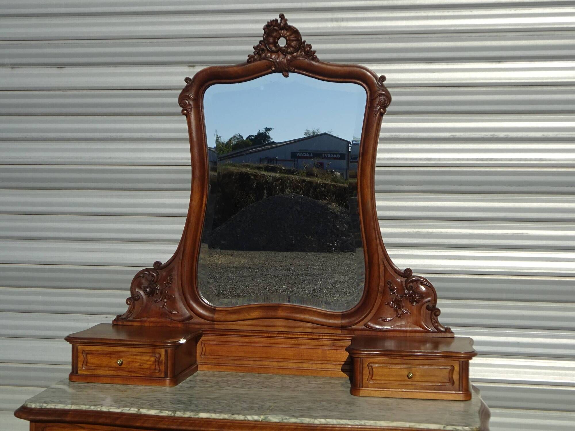 Commode en noyer Louis XV avec miroir
