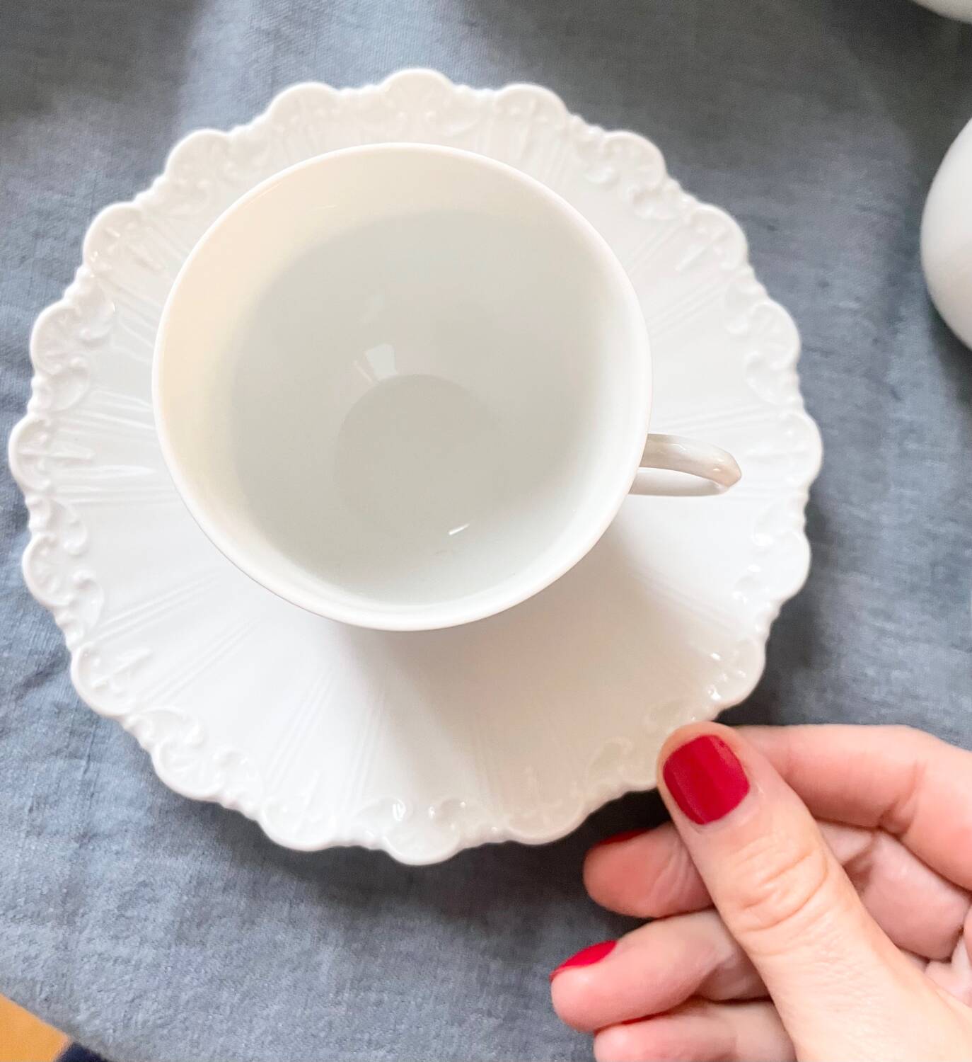 Prestigious 62-piece dinnerware set in vintage 70's Limoges white porcelain by Raynaud