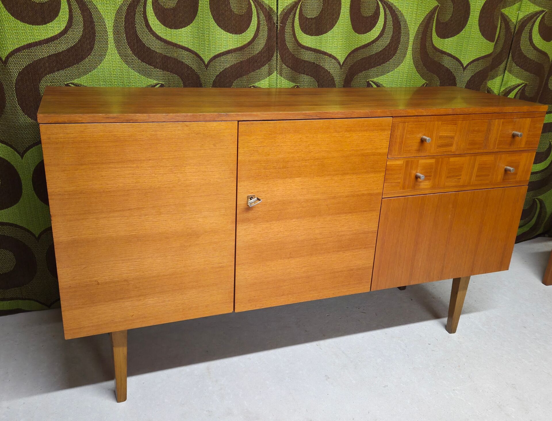 Vintage enfilade in teak veneer from the 60s/70s.