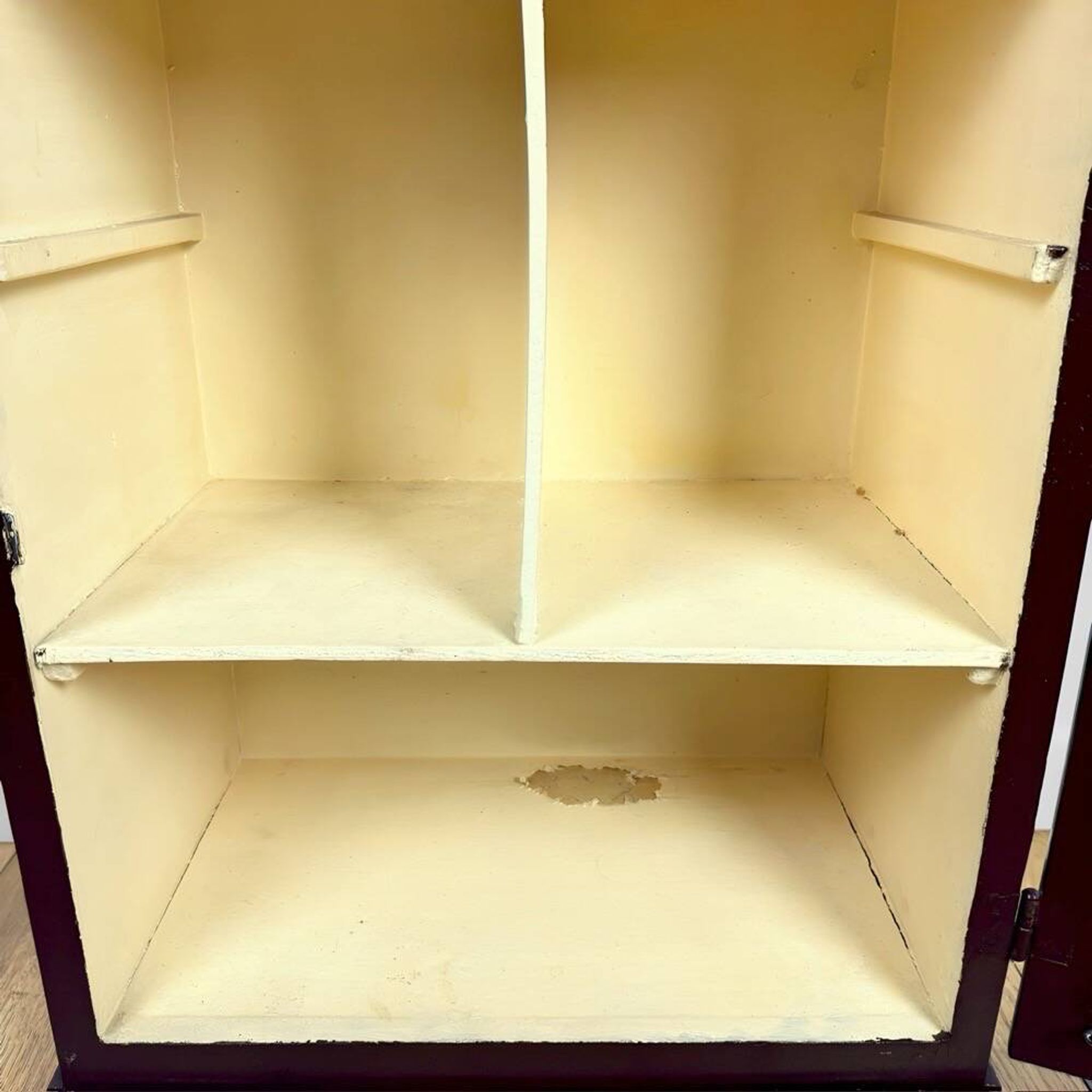 Armoire murale bois et verre ancienne