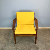 Fauteuil par Arne Vodder pour Glostrup, teck avec un revêtement en tissu jaune moutarde, années 1950.