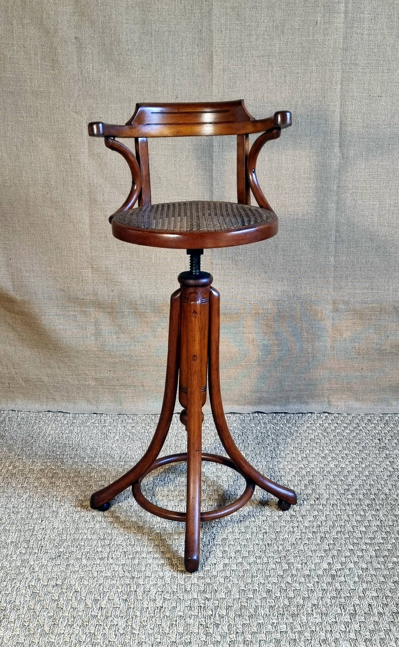 Baumann children's hairdresser's chair, rotating screw, 1920s