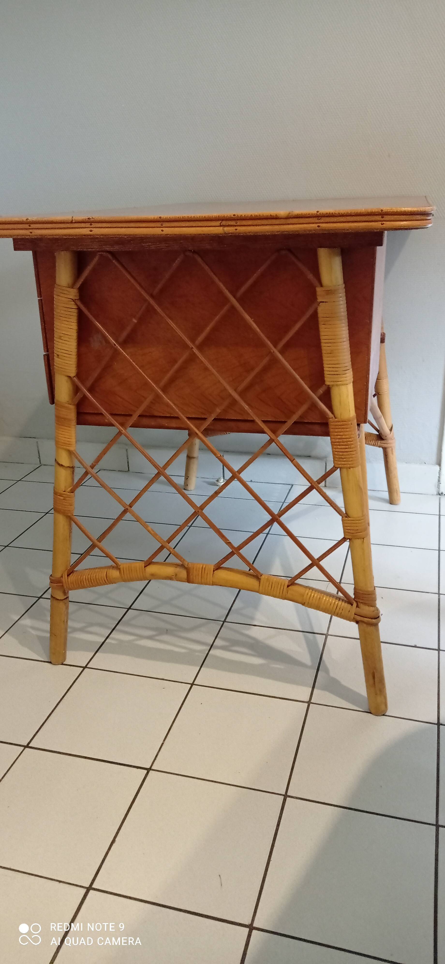 Ancien bureau rotin vintage Lois Sognot