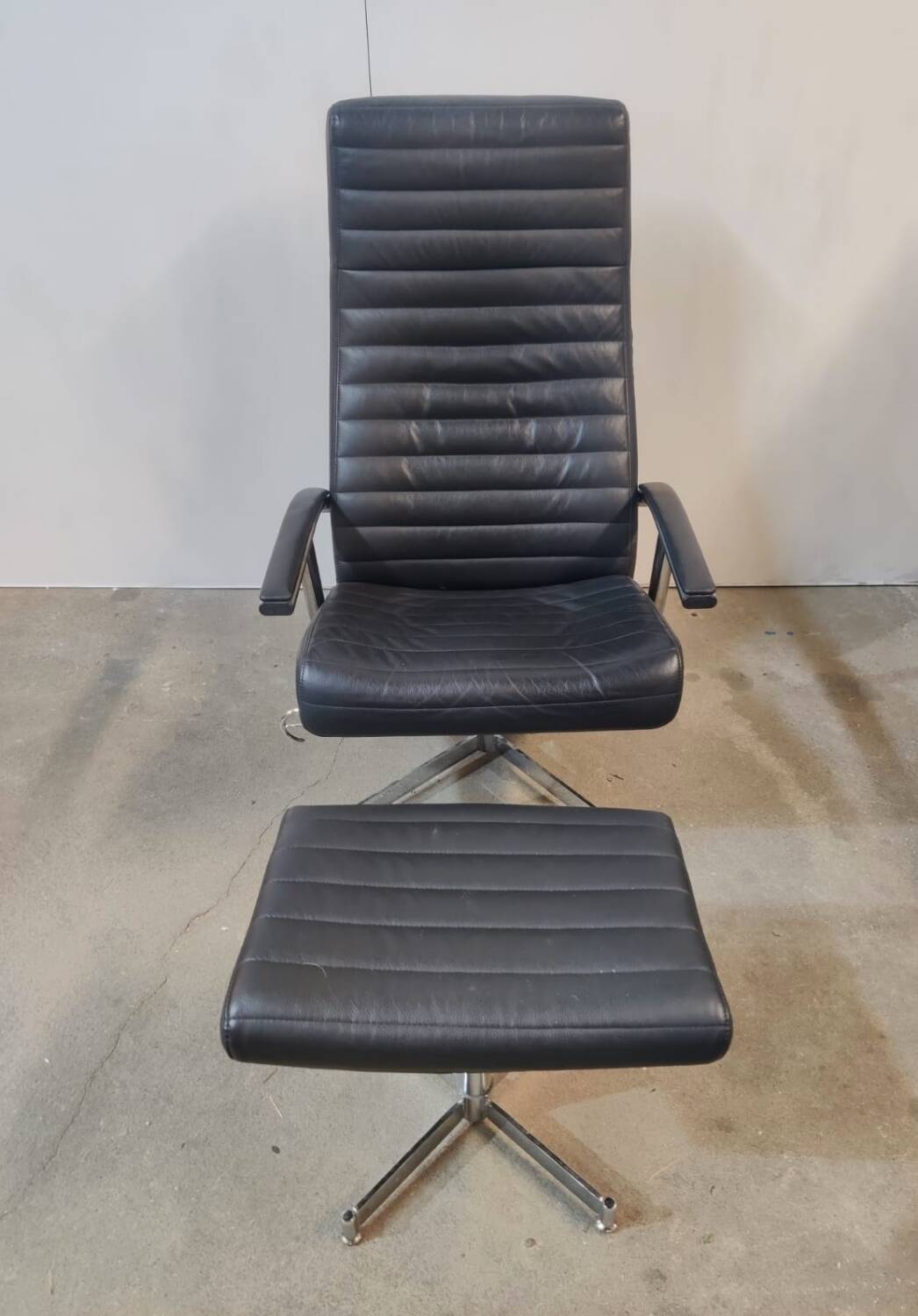 Fauteuil lounge et ottoman vintage