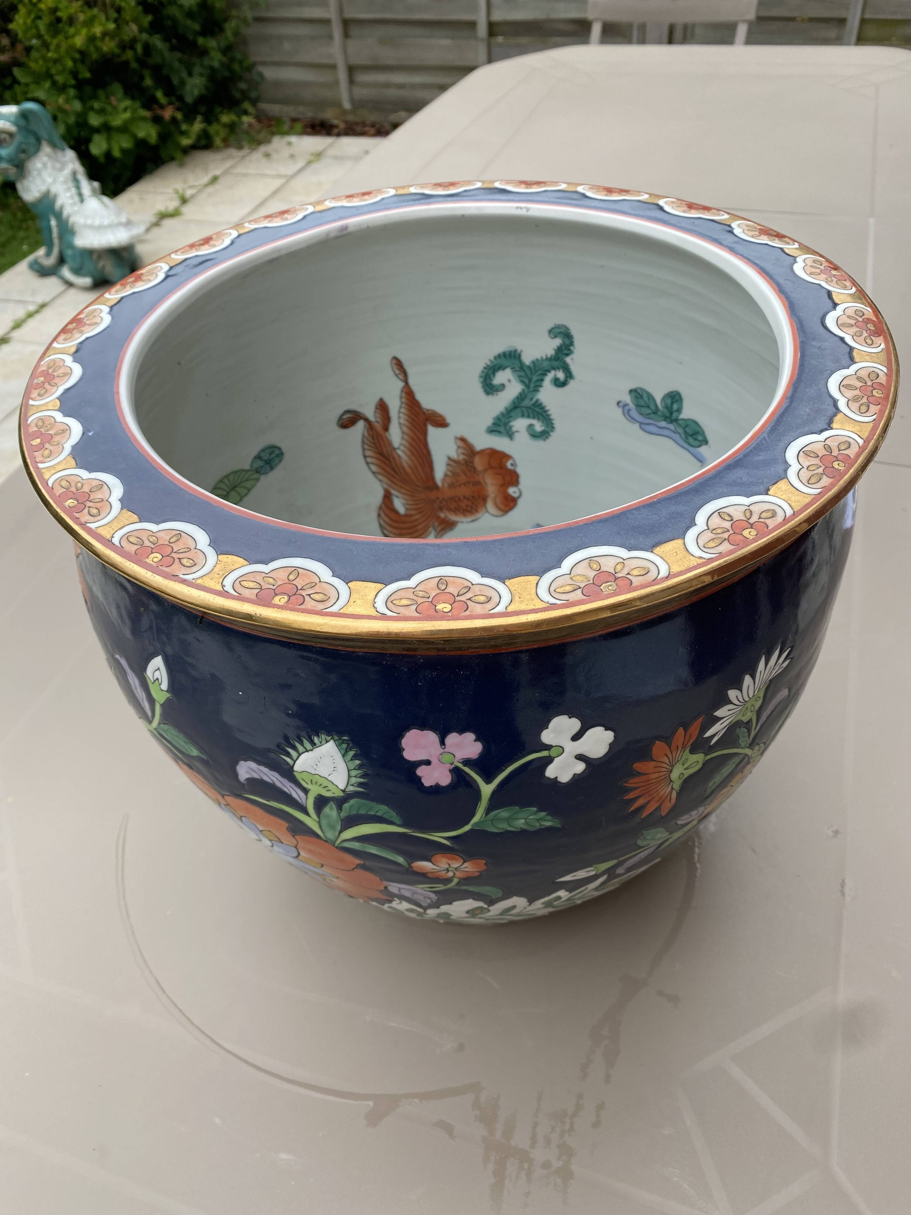 Plant pot / fish pot