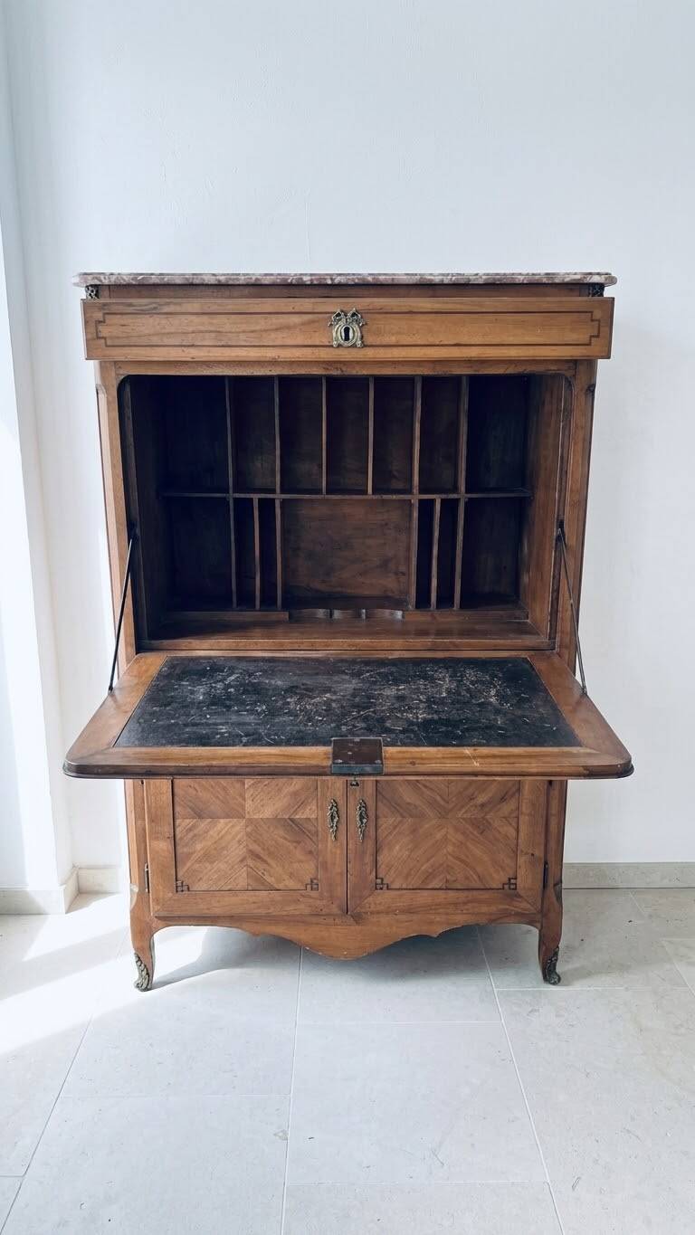Bureau Louis XV en bois marron