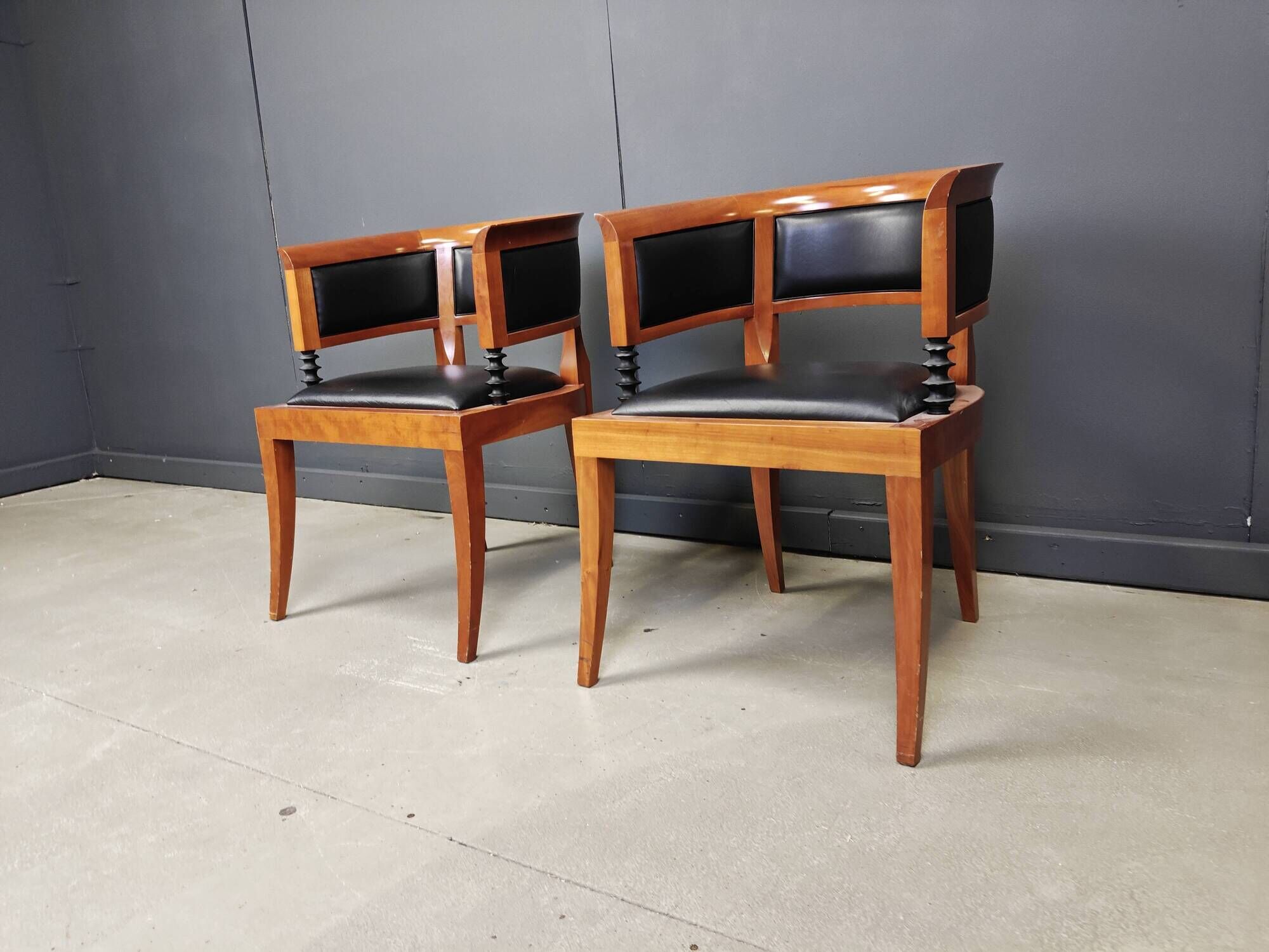 Set of 2 Cherry wood armchairs by Leon Krier Model Sella Media by Giorgetti