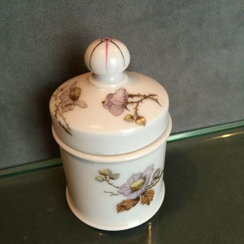 Pot couvert en porcelaine à décor floral