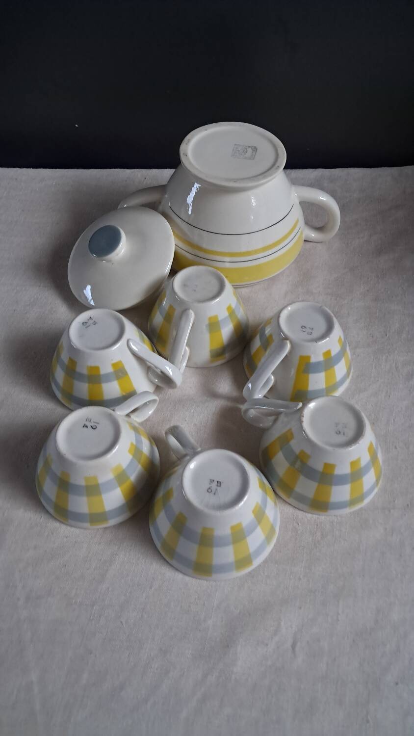 Cups and sugar bowl
