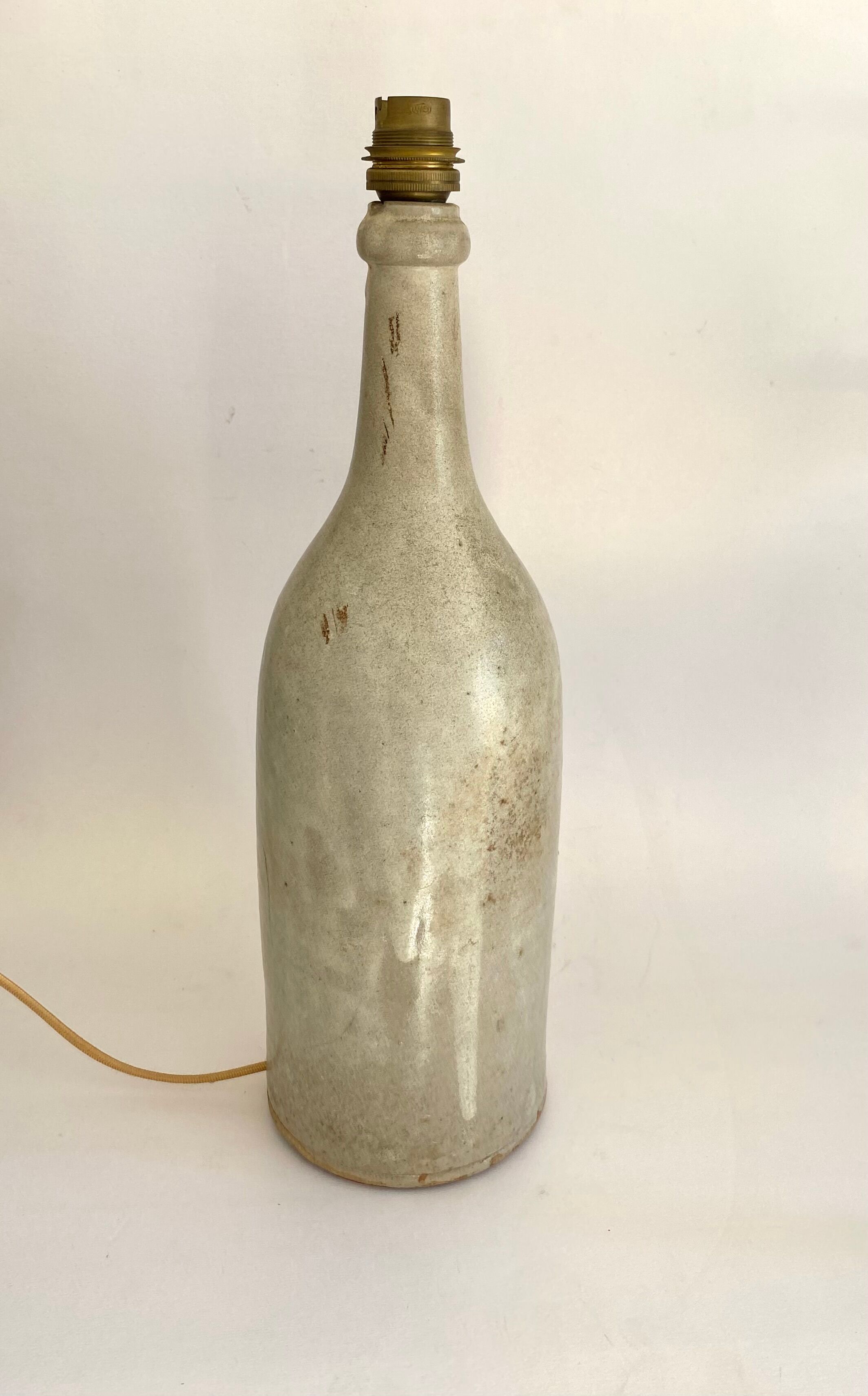 Ceramic lamp stand, fabric cable