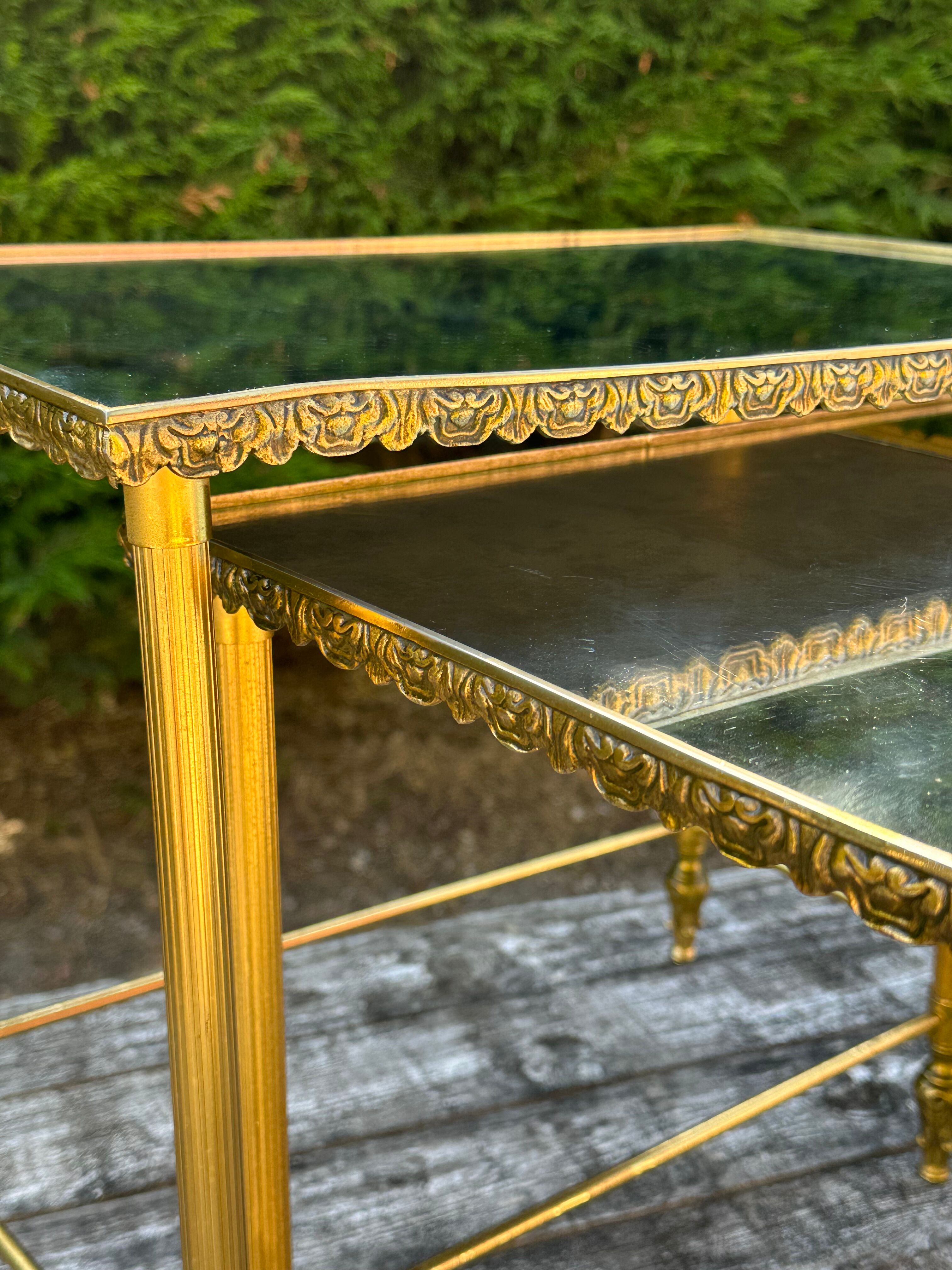 Vintage 70's nesting table in brass and mirror
