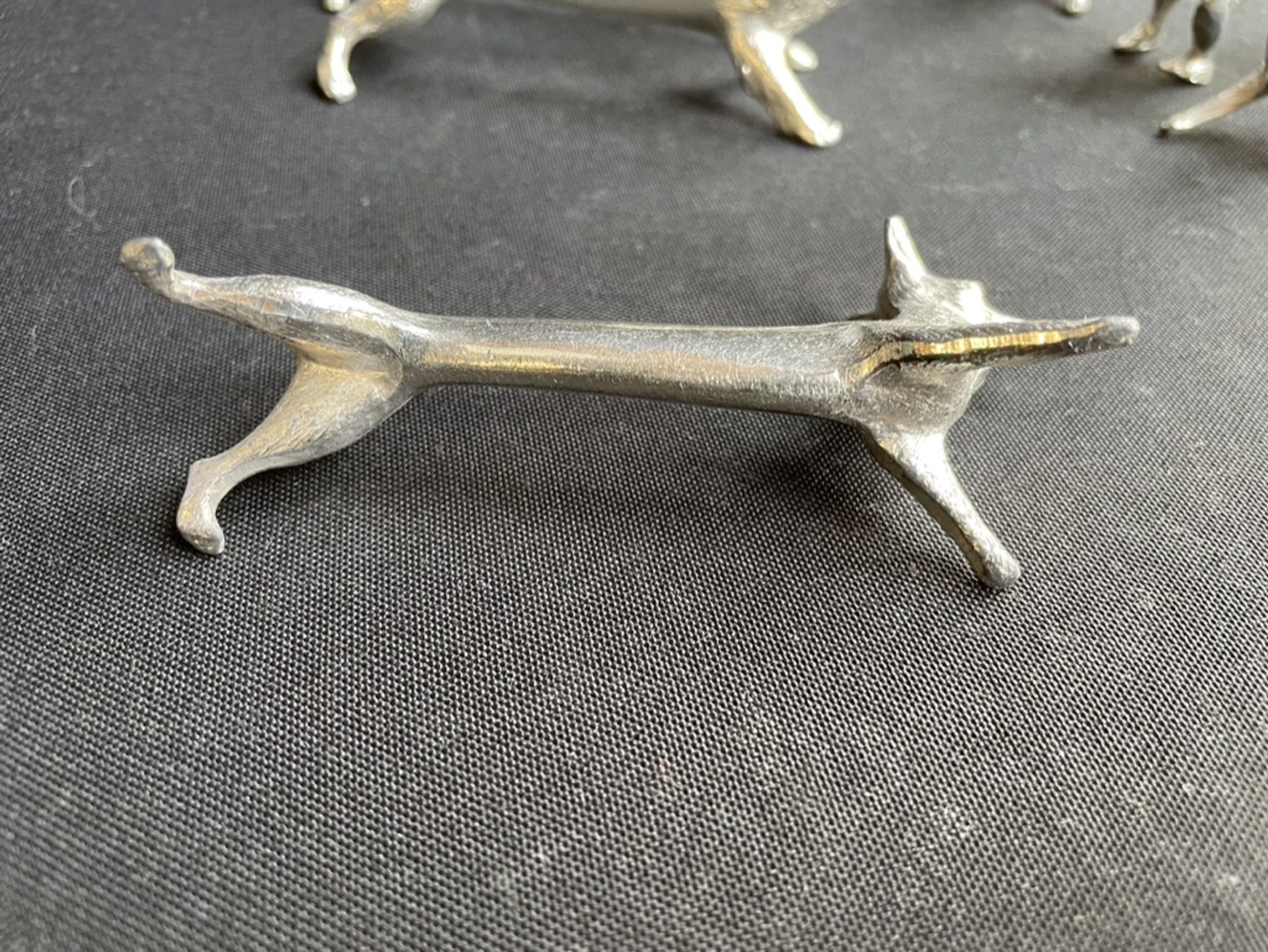 12 animal knife holders in tin