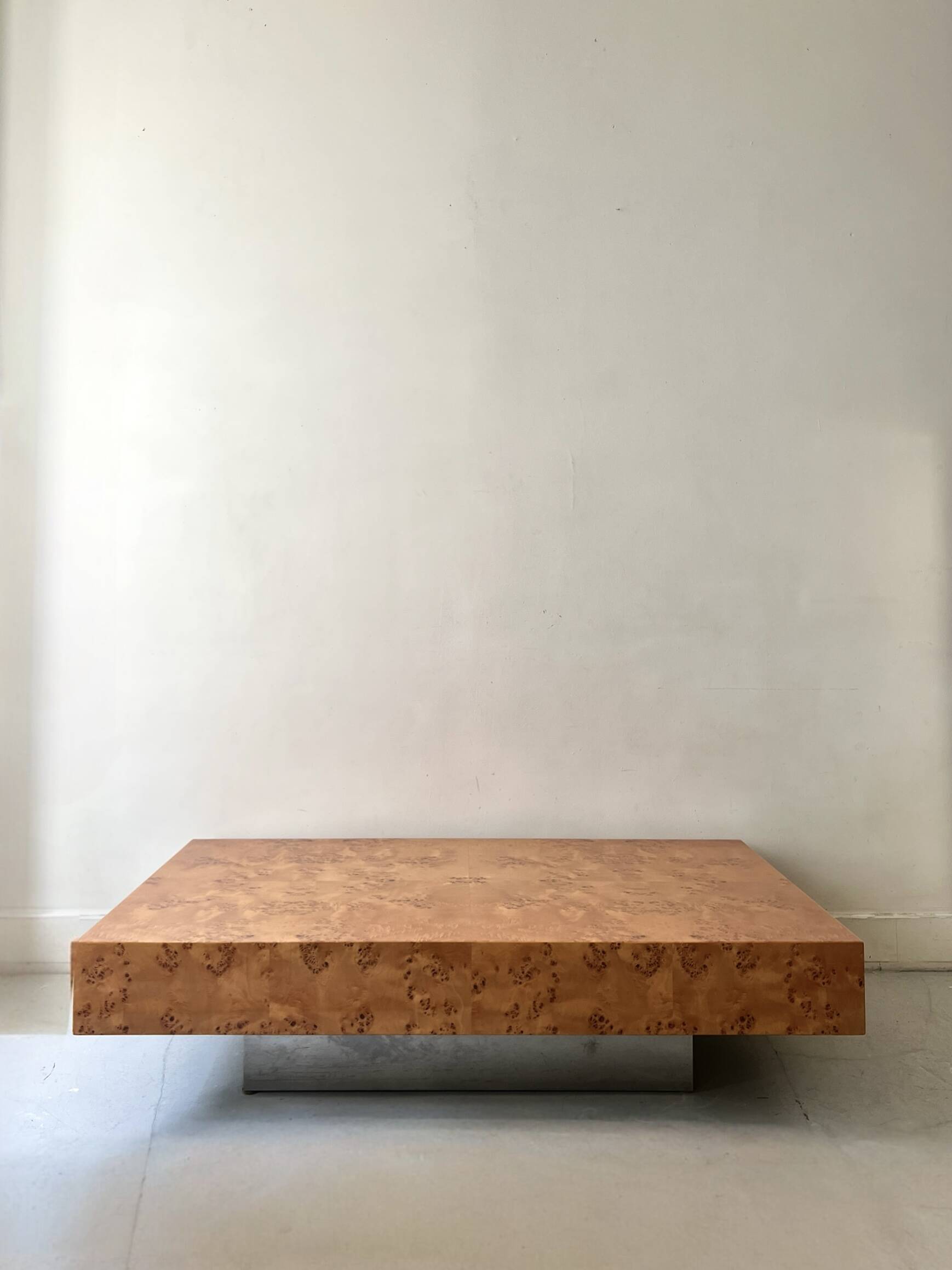 Coffee table with elm burl, integrated drawers, Mahey for Roche Bobois 1970.