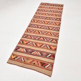 Tapis couloir kilim vintage – Tissage artisanal d’Anatolie, années 60
