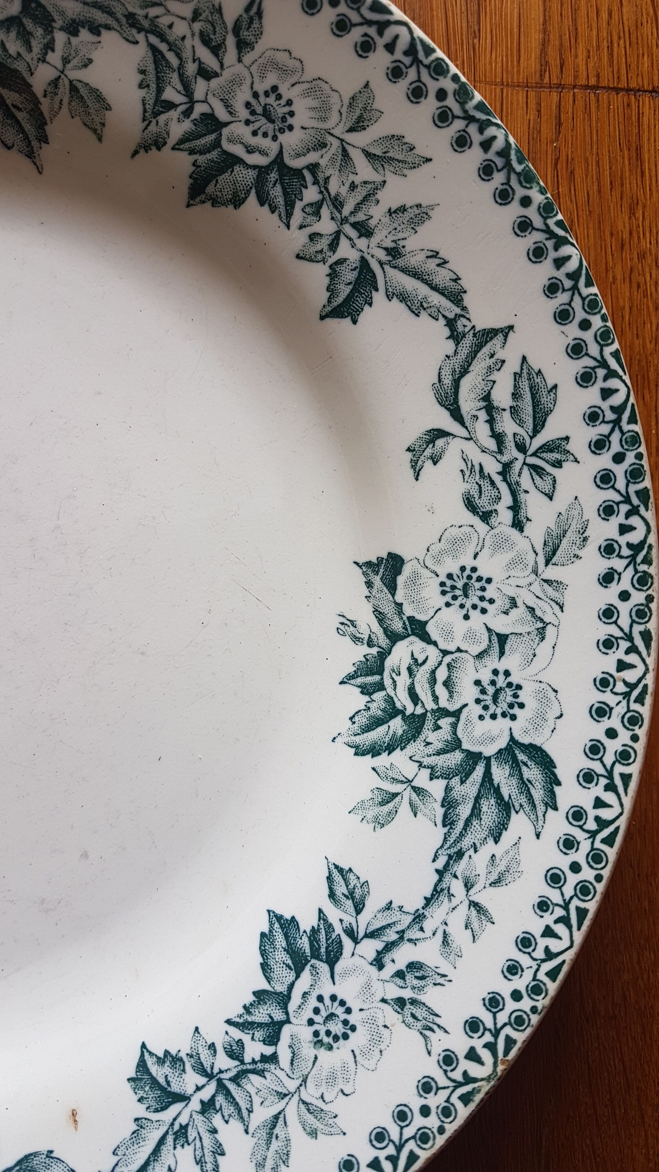 Old plate with wreath decoration