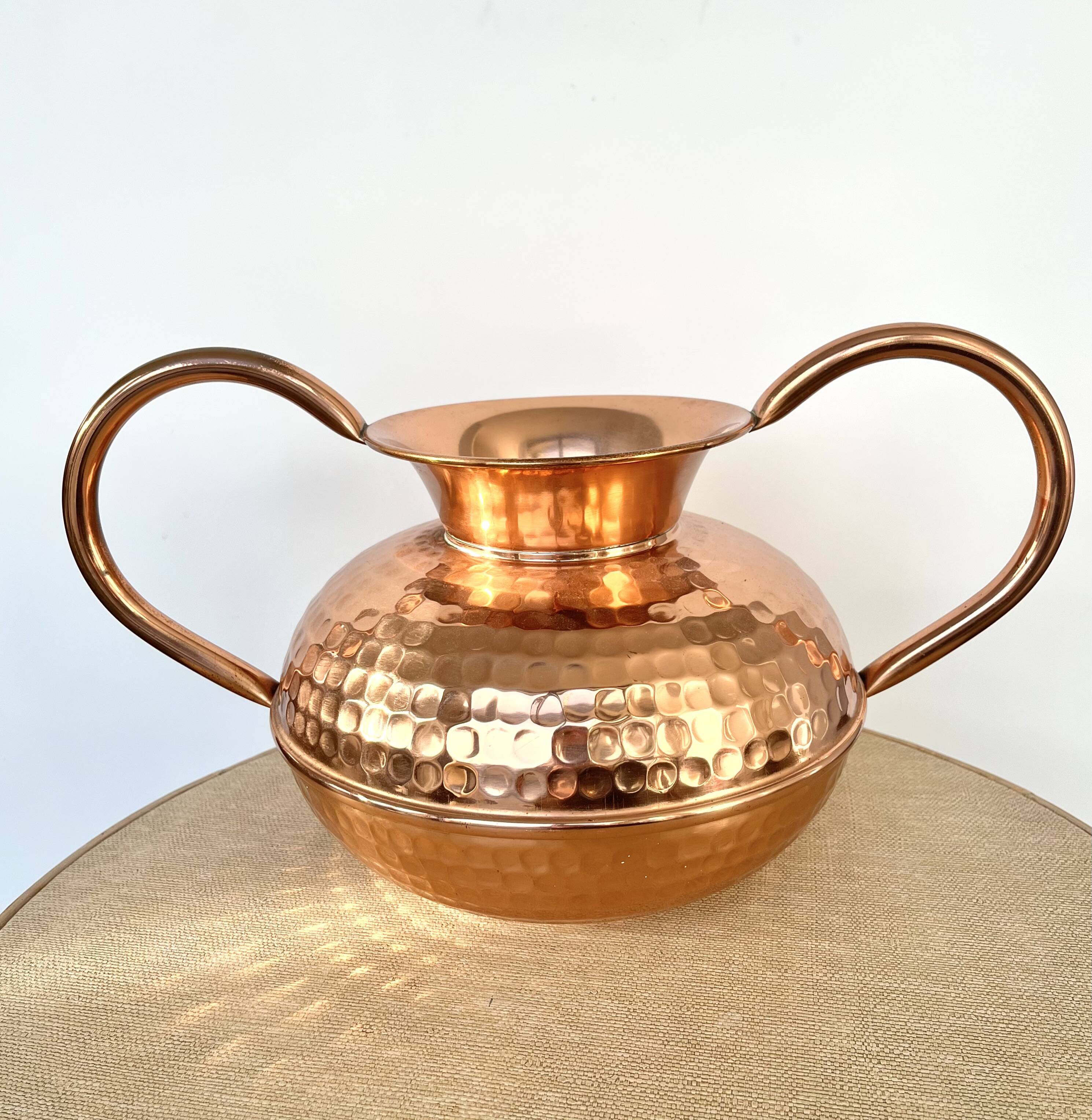 Villedieu hammered copper pot vase with handles, 20th century