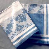 White and blue damask tablecloth 1m50 x 1m50