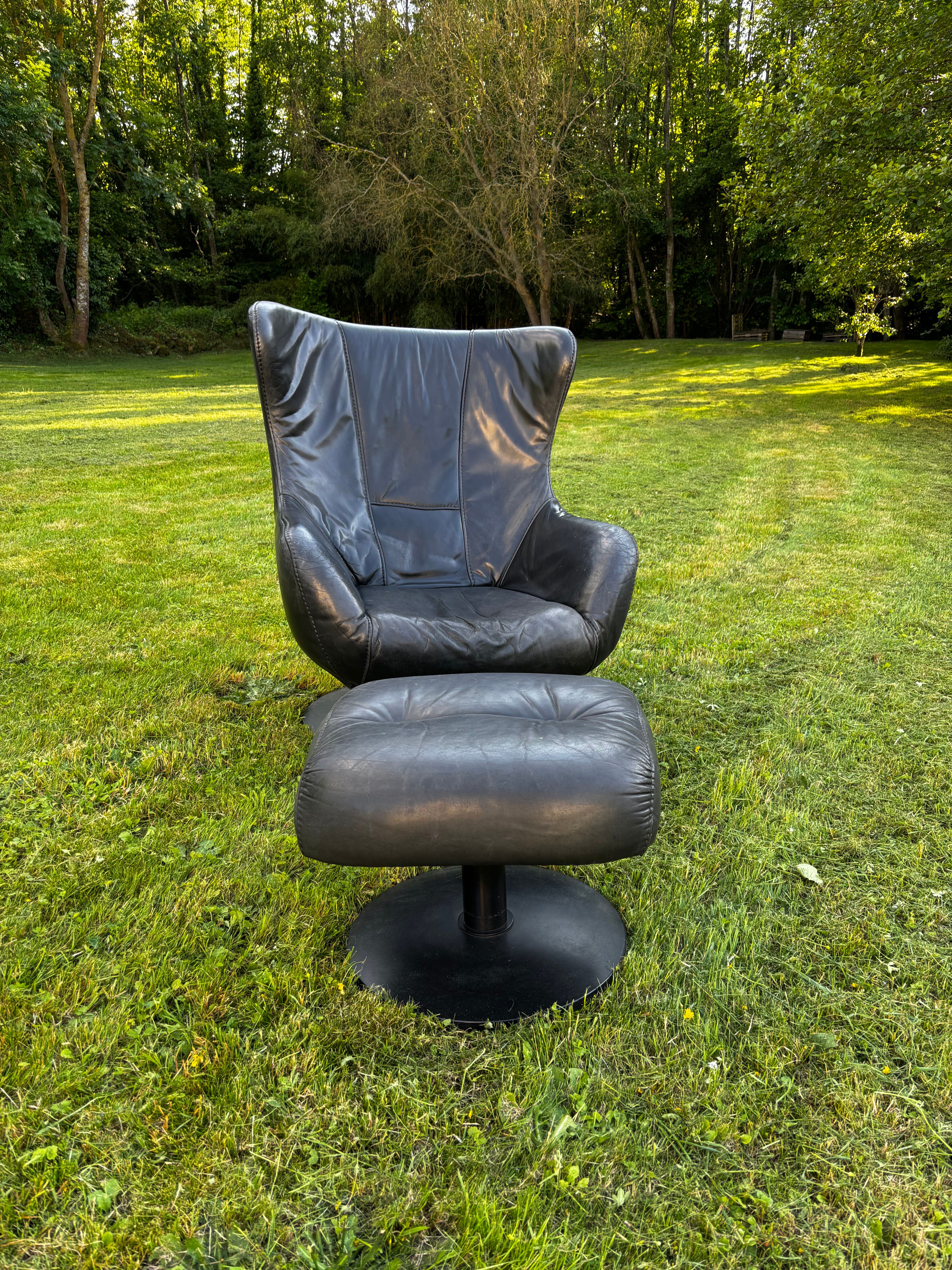 Fauteuil style egg chair et son ottoman