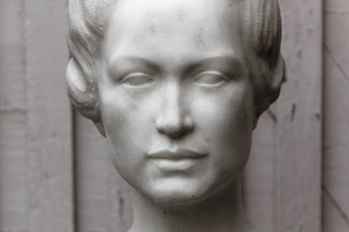 Important white marble bust, signed Léoni, 19th century