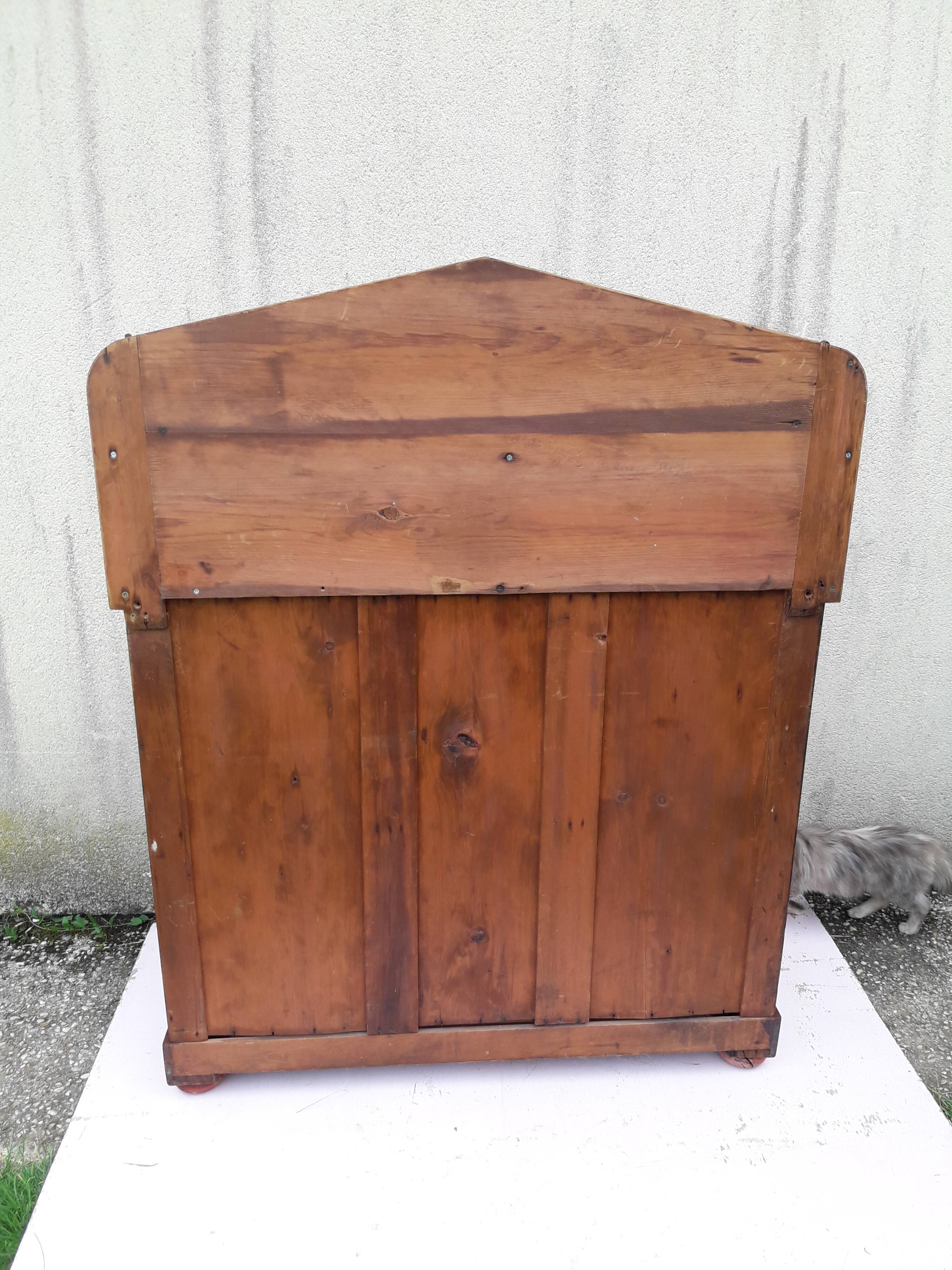Stepped buffet in flamed mahogany veneer