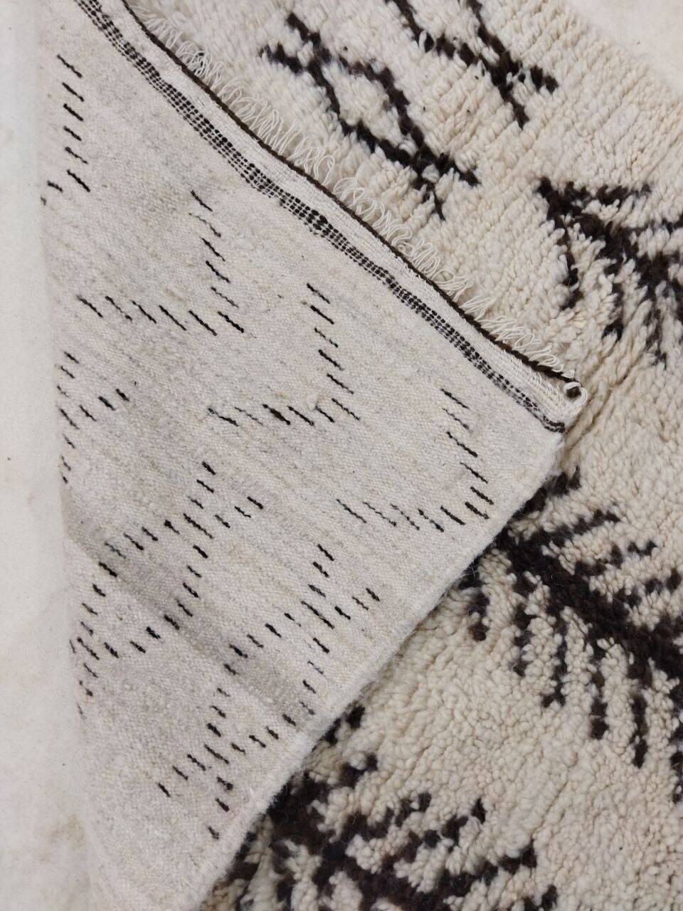 Handmade moroccan berber rug 203 x 94 cm