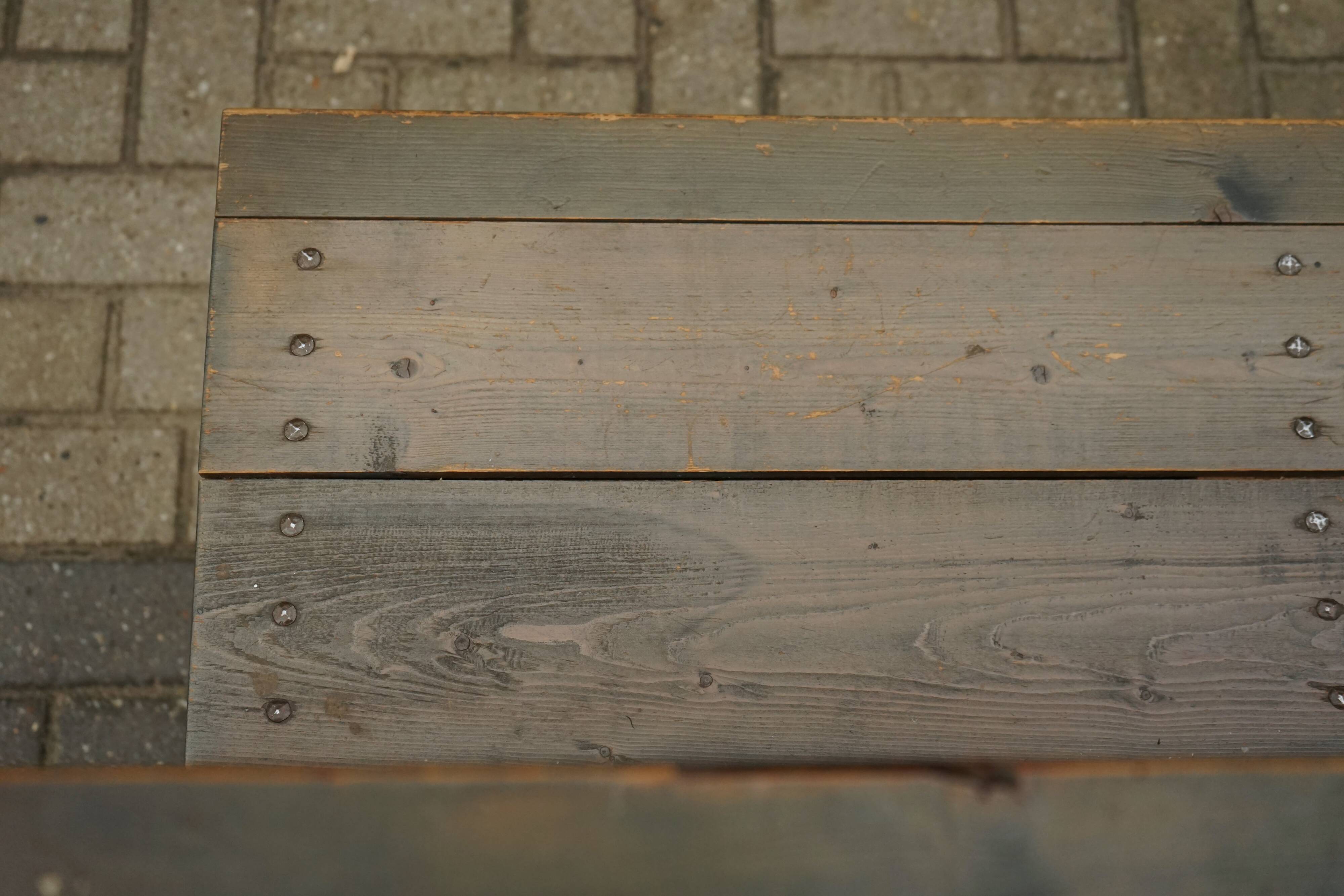 Banc d'école Bossche par Dom Hans van der Laan, 1964
