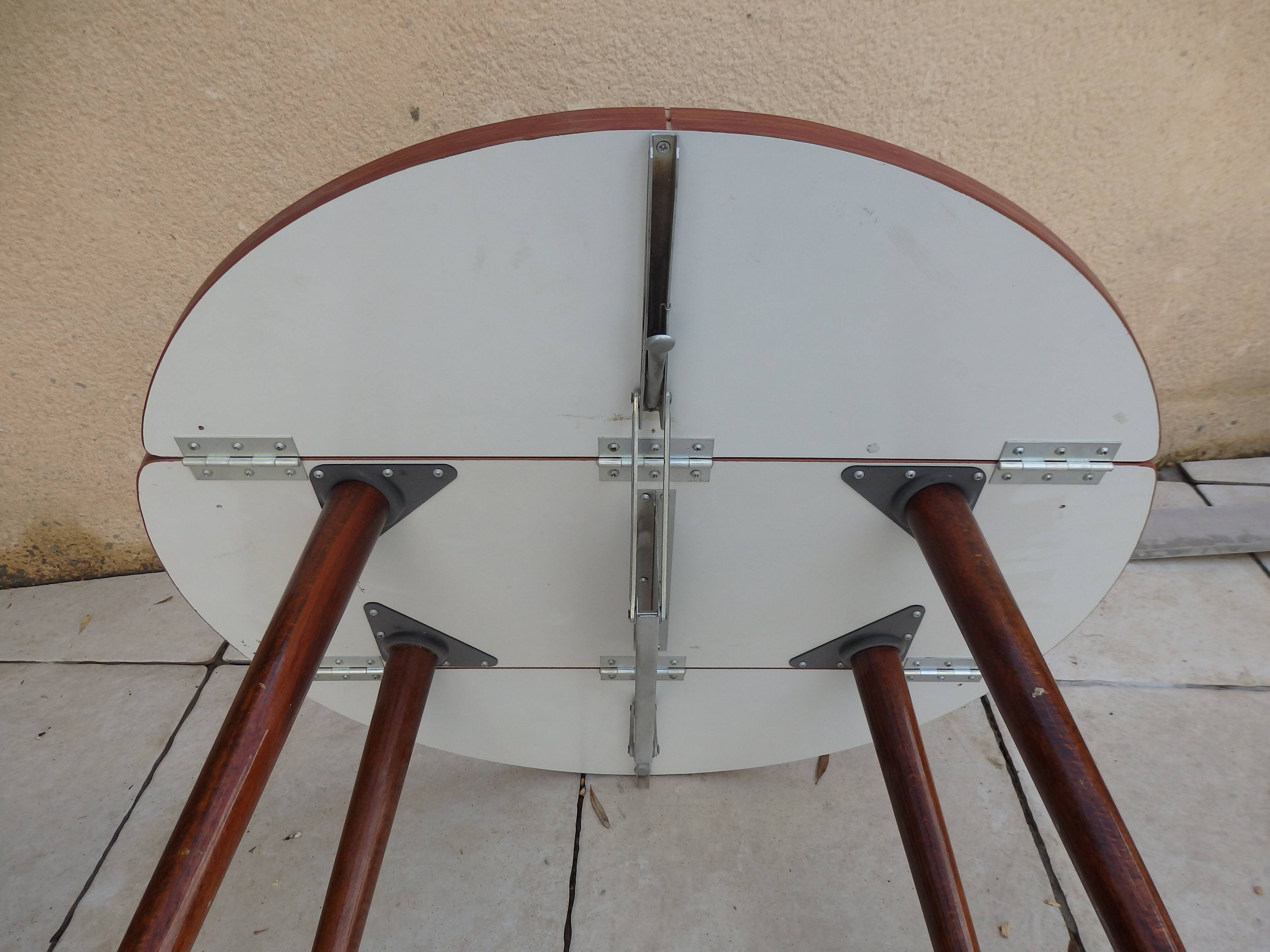 Kitchen table feet compass formica extendable complaint