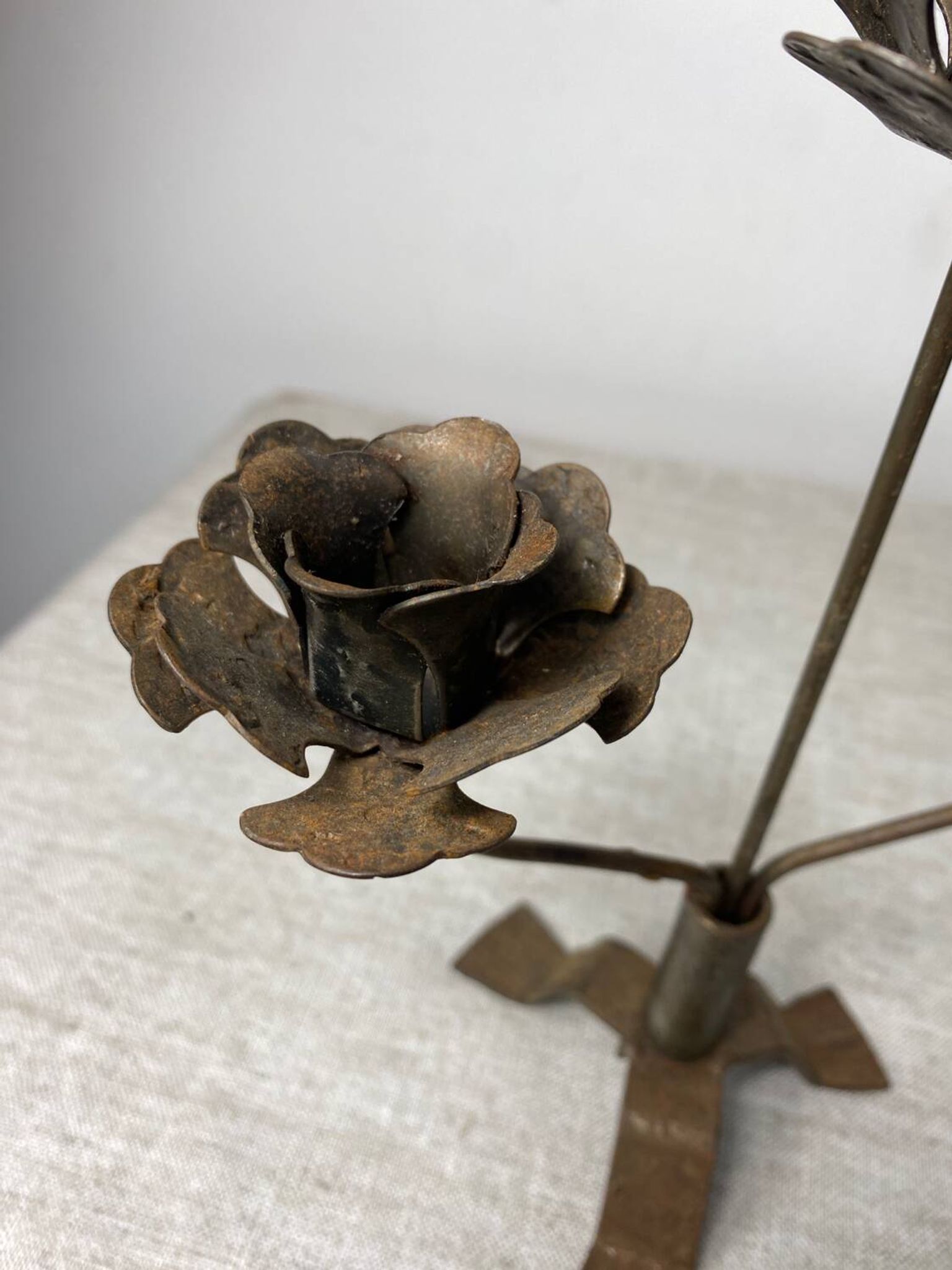 Rose shaped metal candle holder