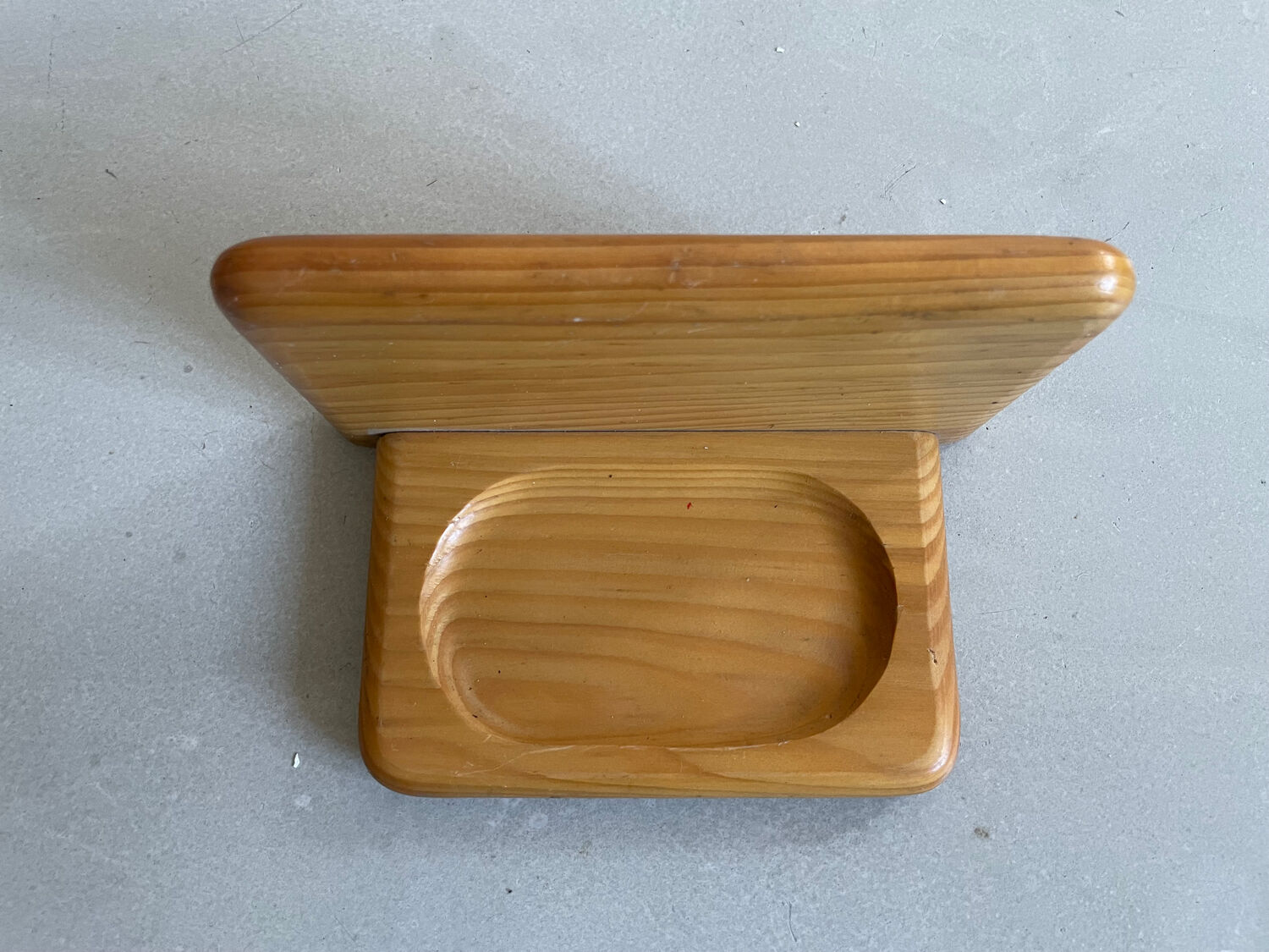 Wall-mounted wooden soap dish