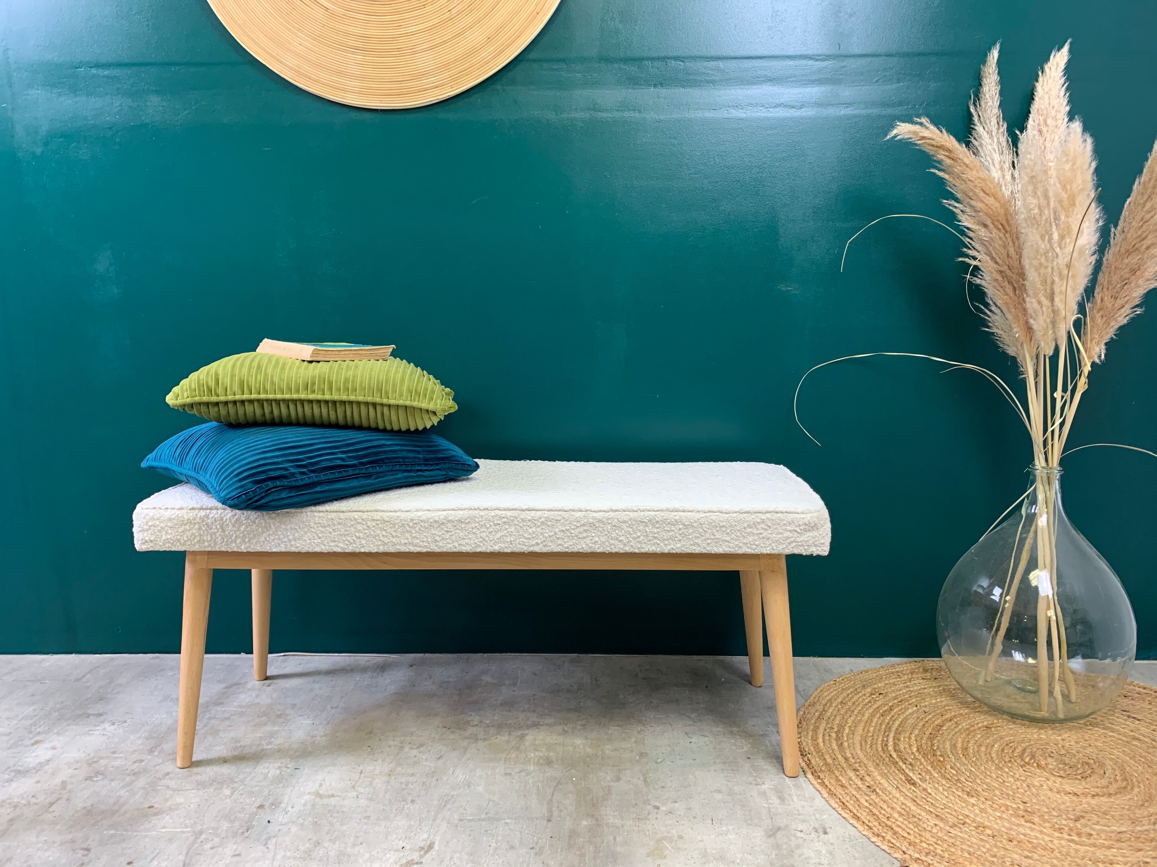 Scandinavian-line bench